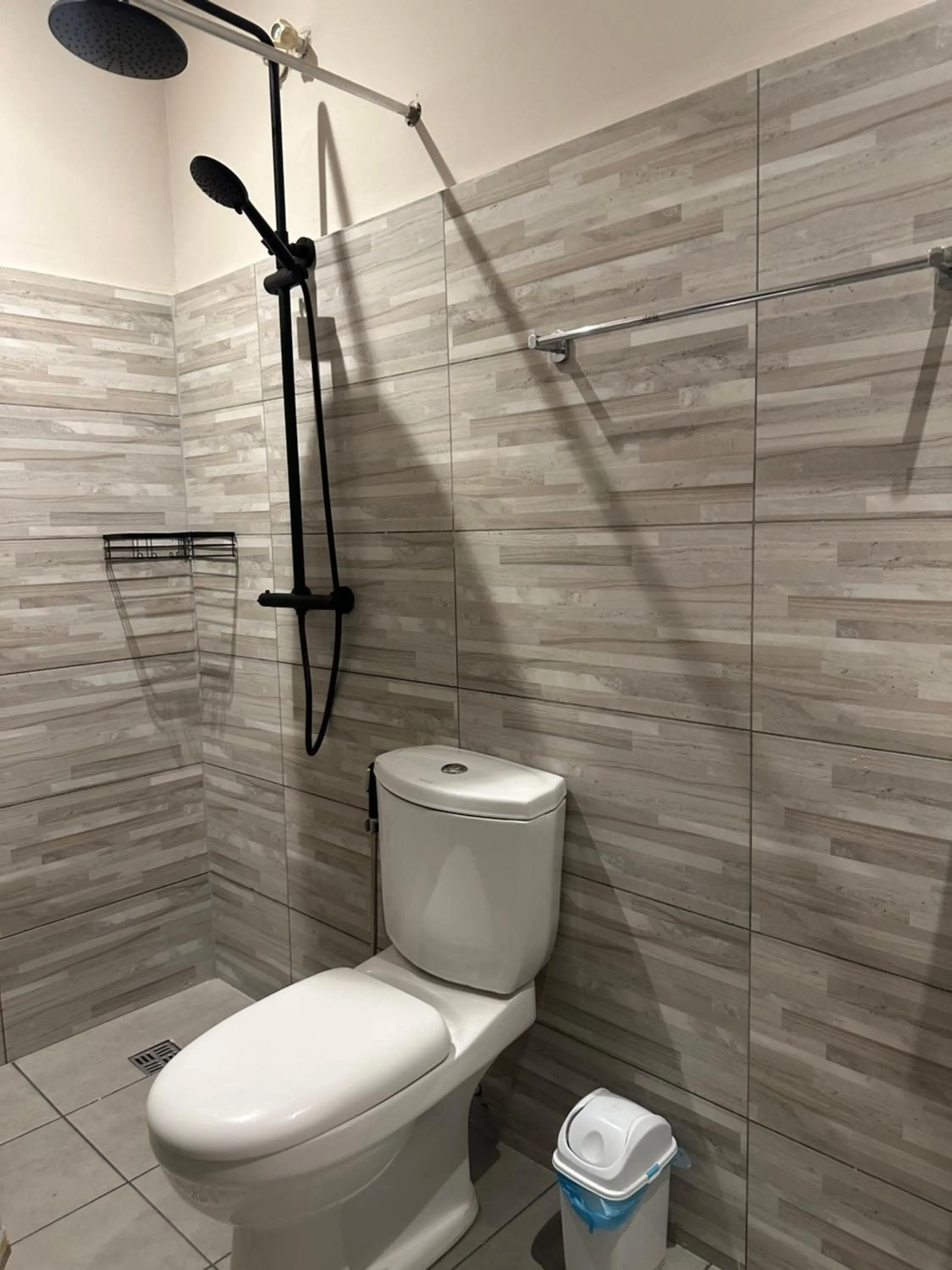 Shower in Dive Villa Thoddoo