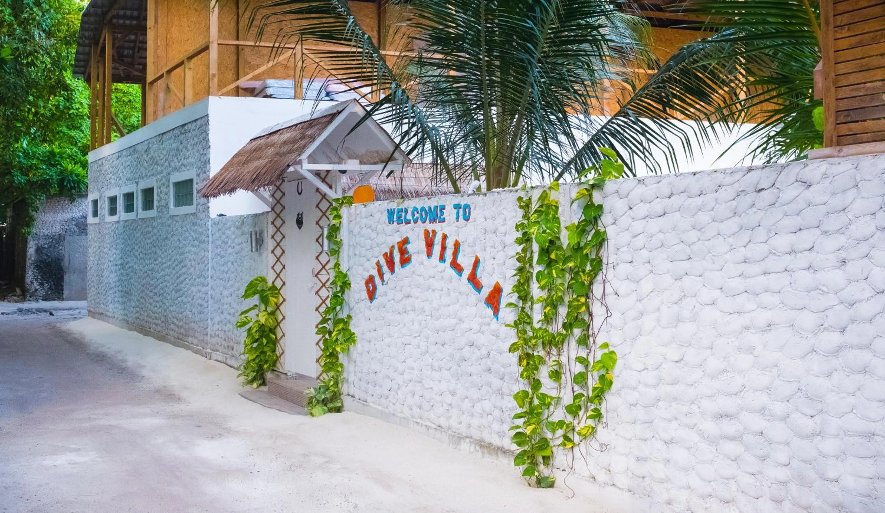 Property building in Dive Villa Thoddoo