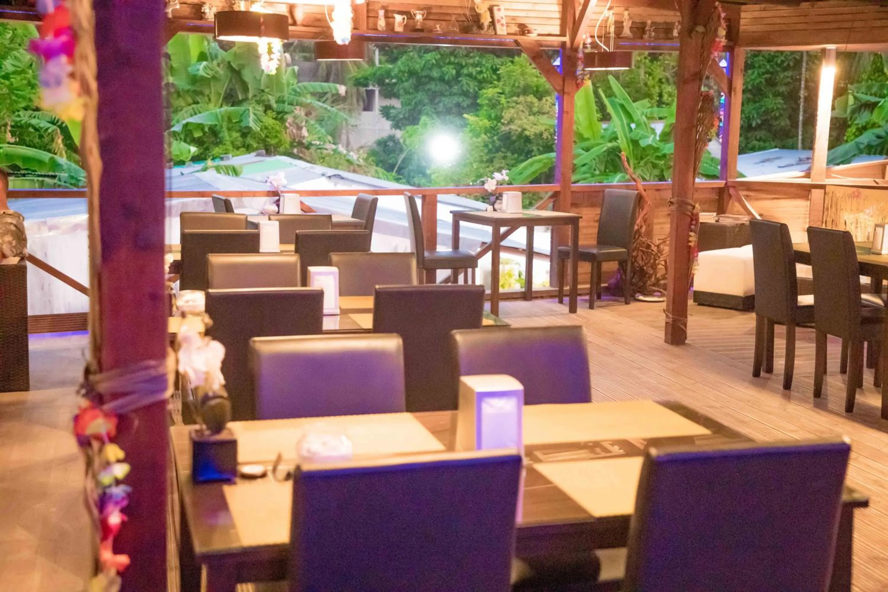 Restaurant/places to eat in Dive Villa Thoddoo