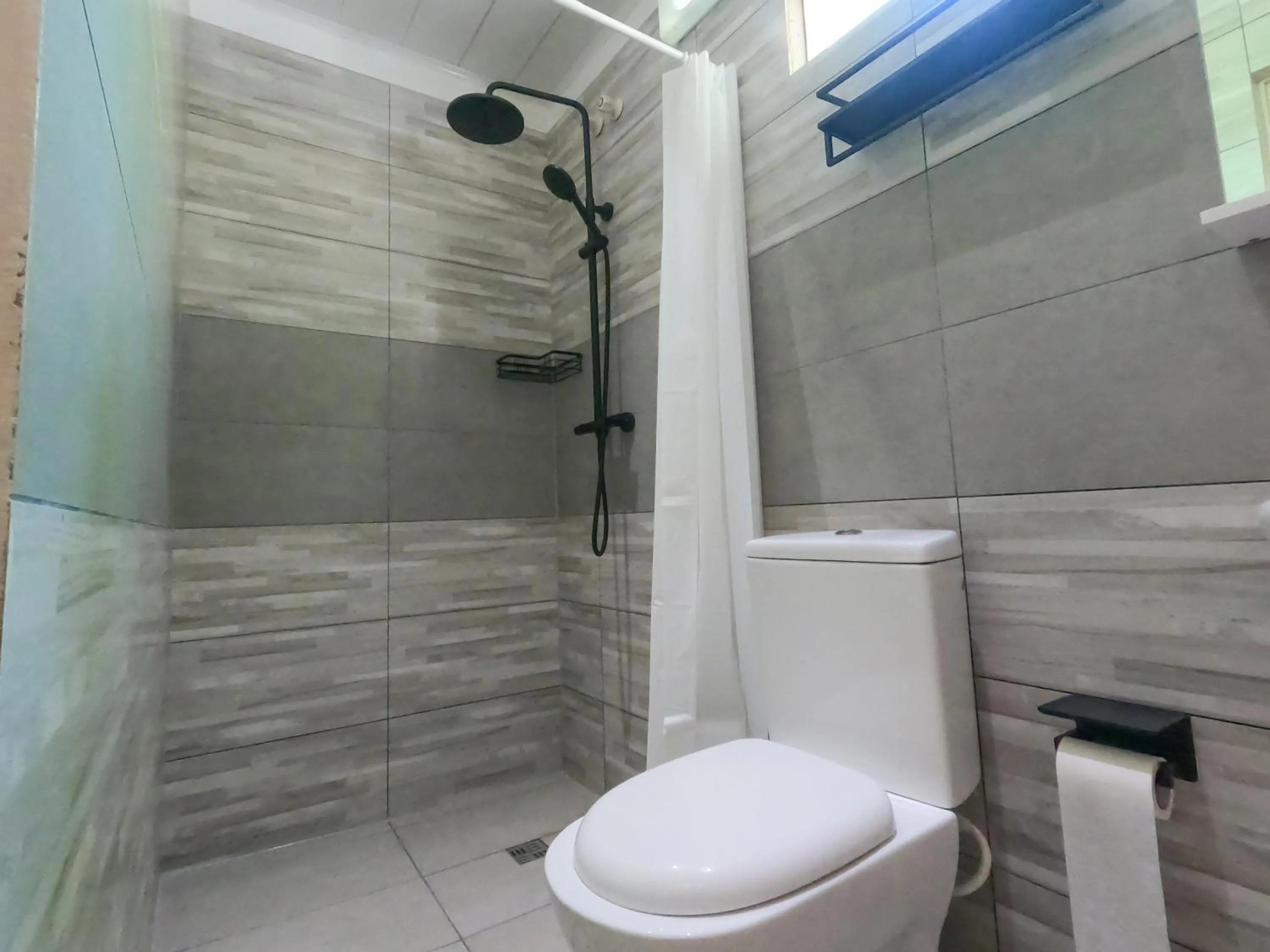 Shower in Dive Villa Thoddoo
