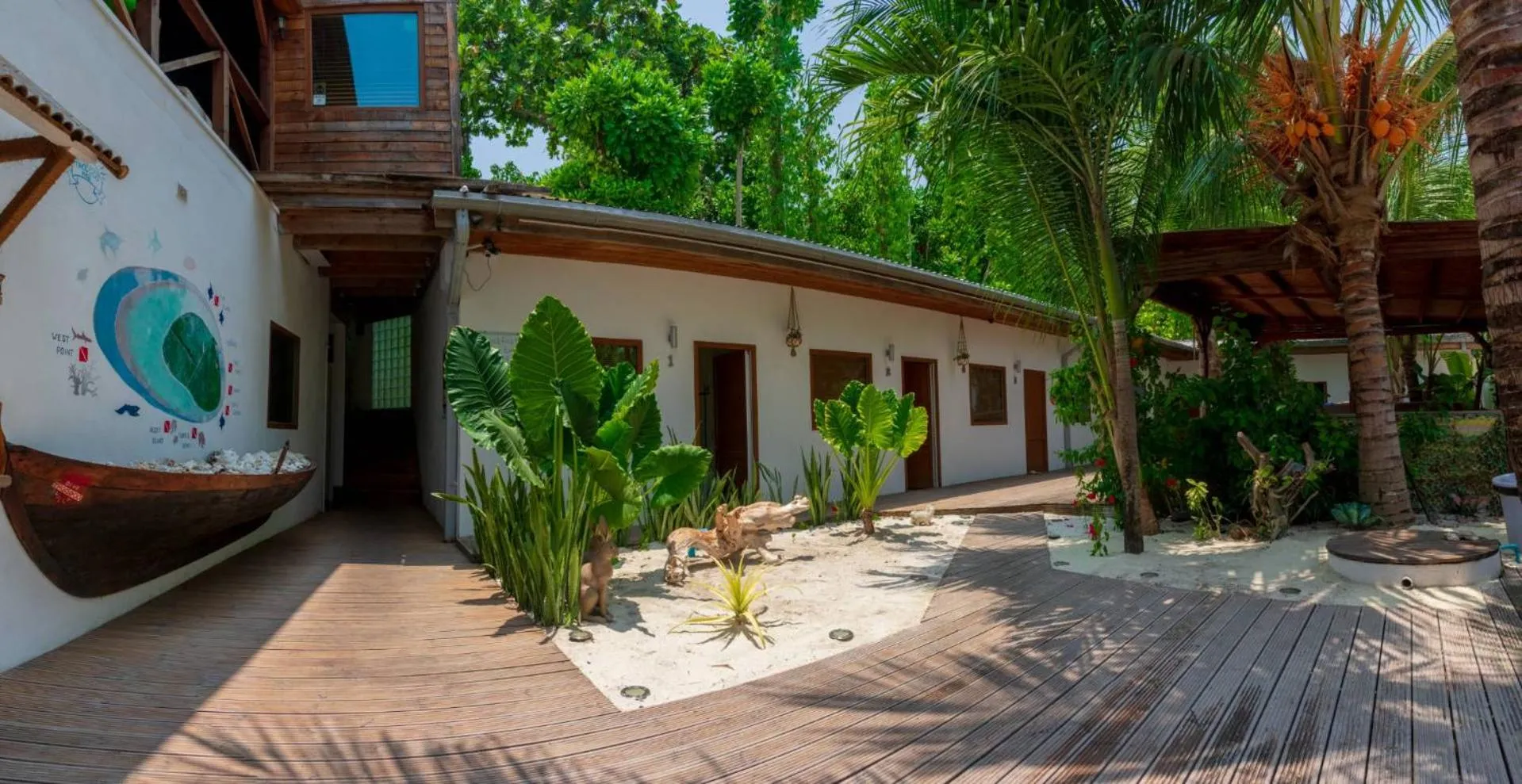 Facade/entrance in Dive Villa Thoddoo
