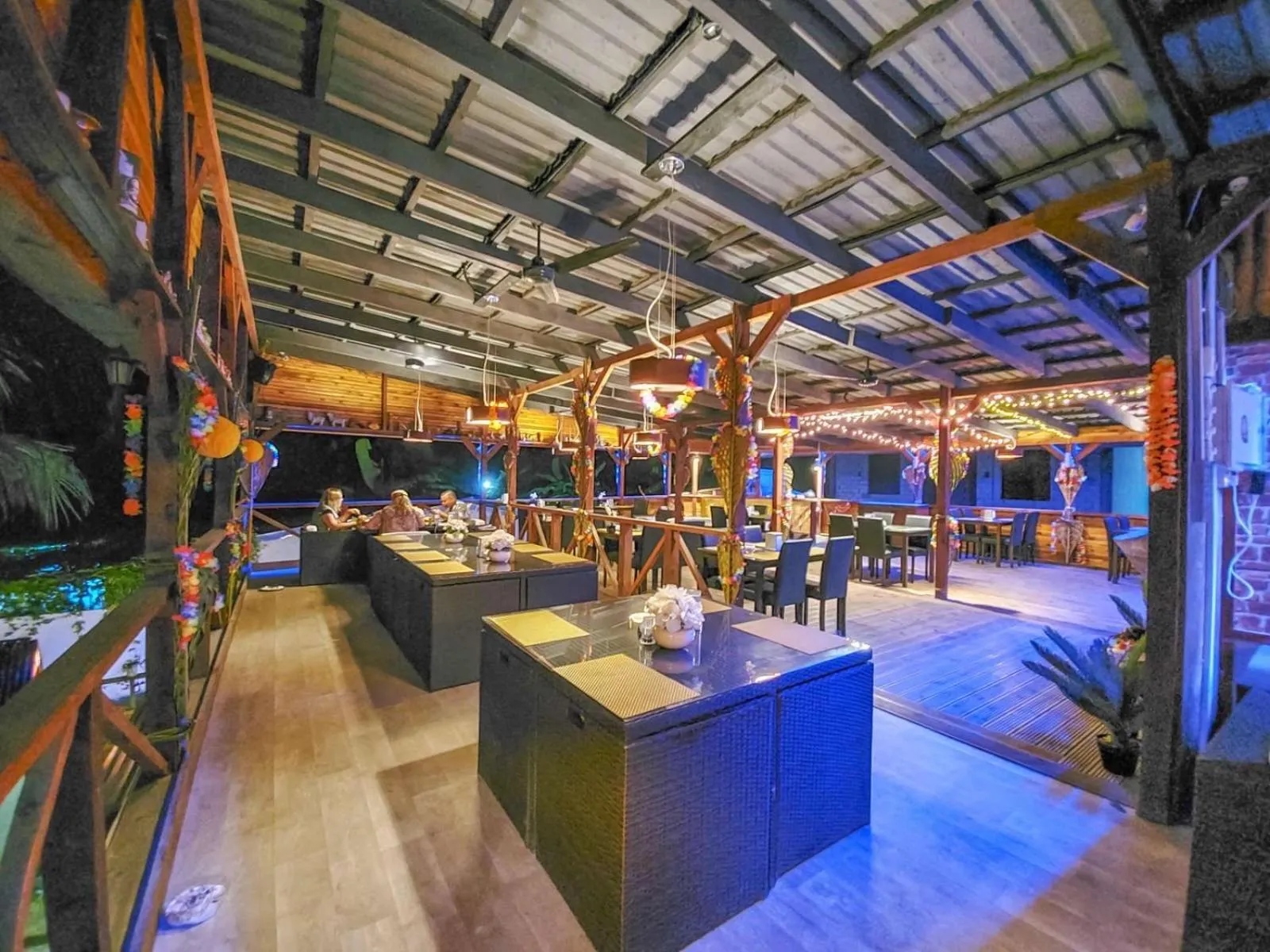 Restaurant/places to eat in Dive Villa Thoddoo