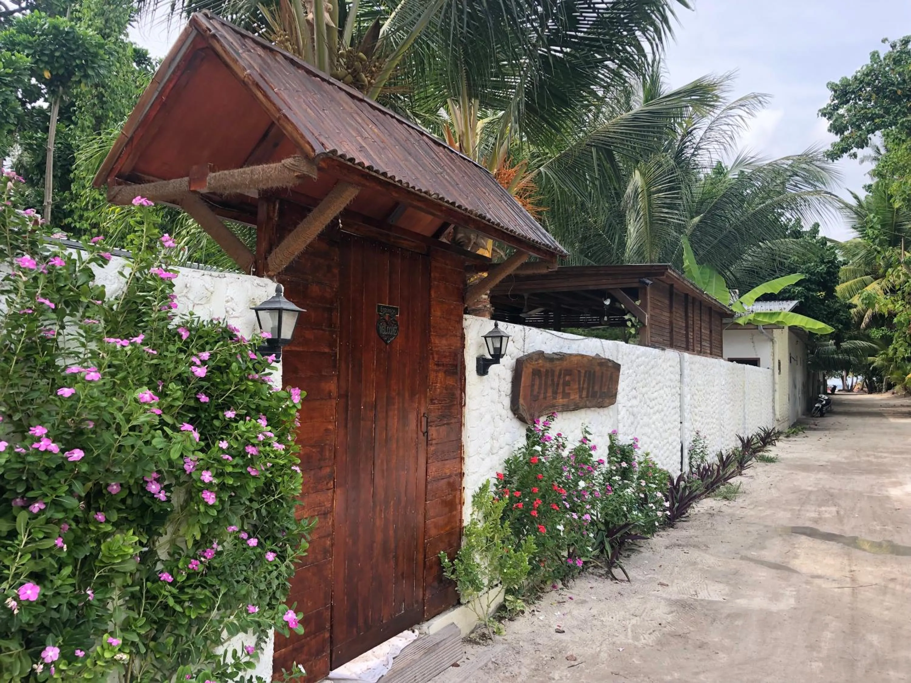 Property building in Dive Villa Thoddoo