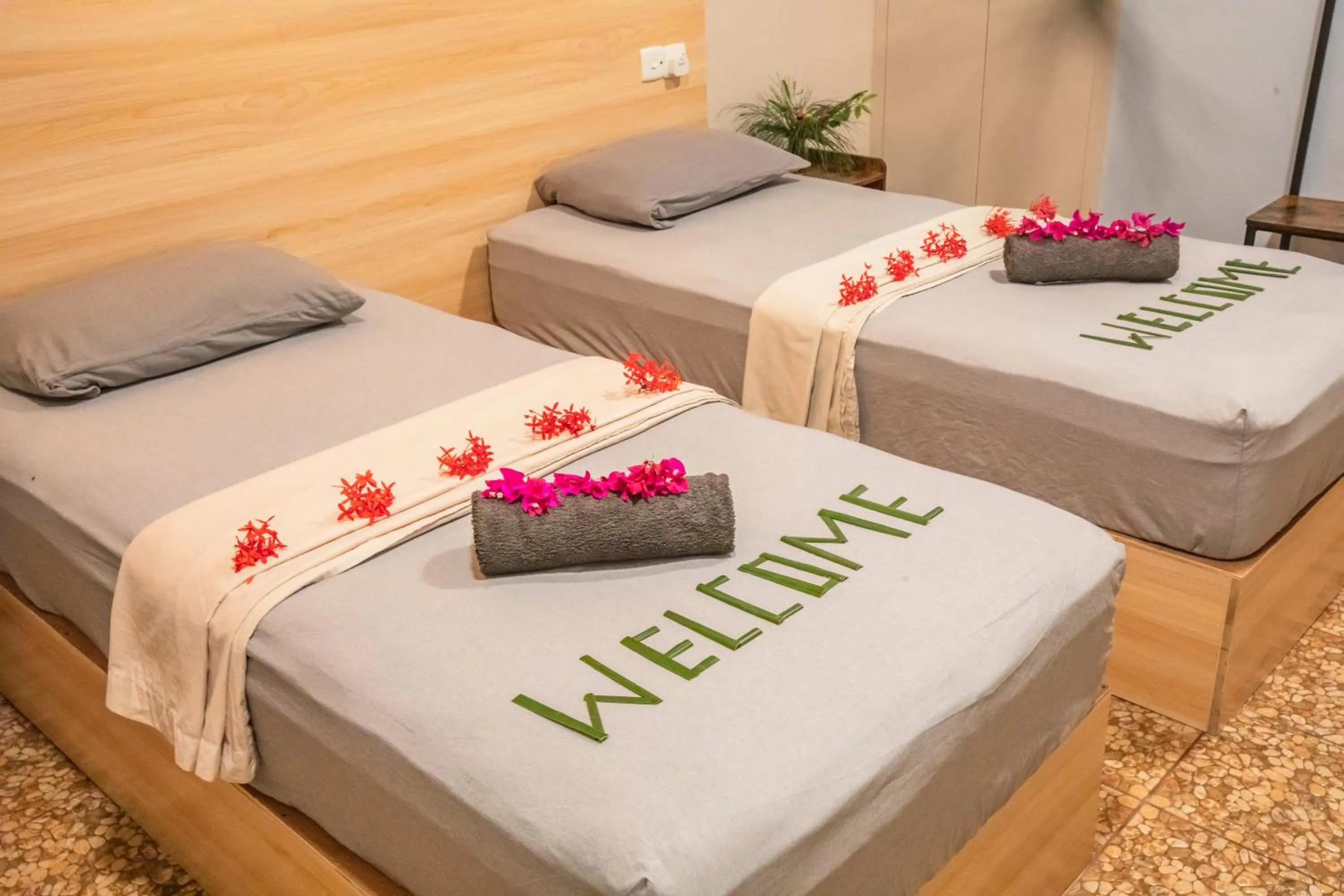 Property building, Bed in Dive Villa Thoddoo
