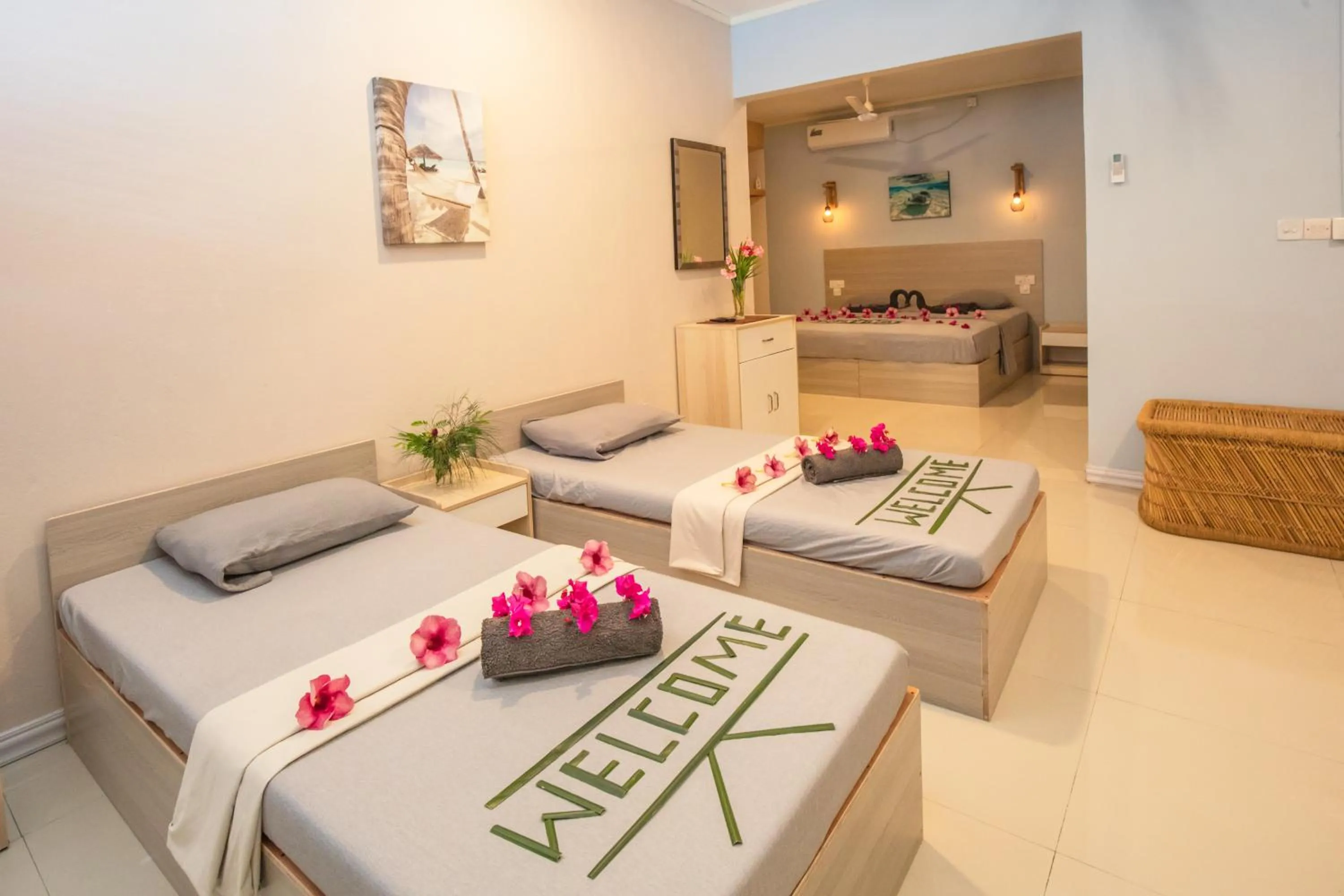 Property building, Bed in Dive Villa Thoddoo