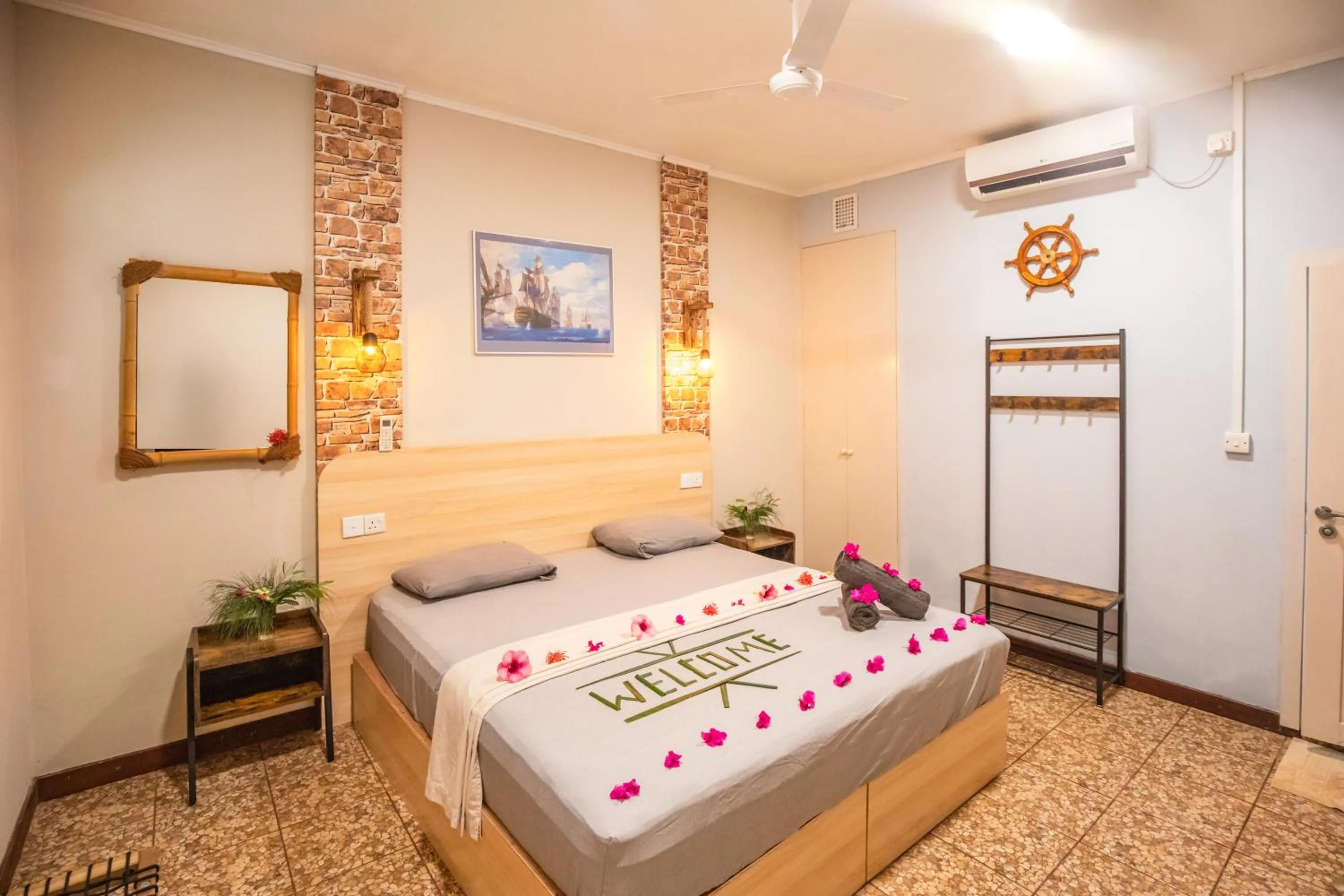 Property building, Bed in Dive Villa Thoddoo