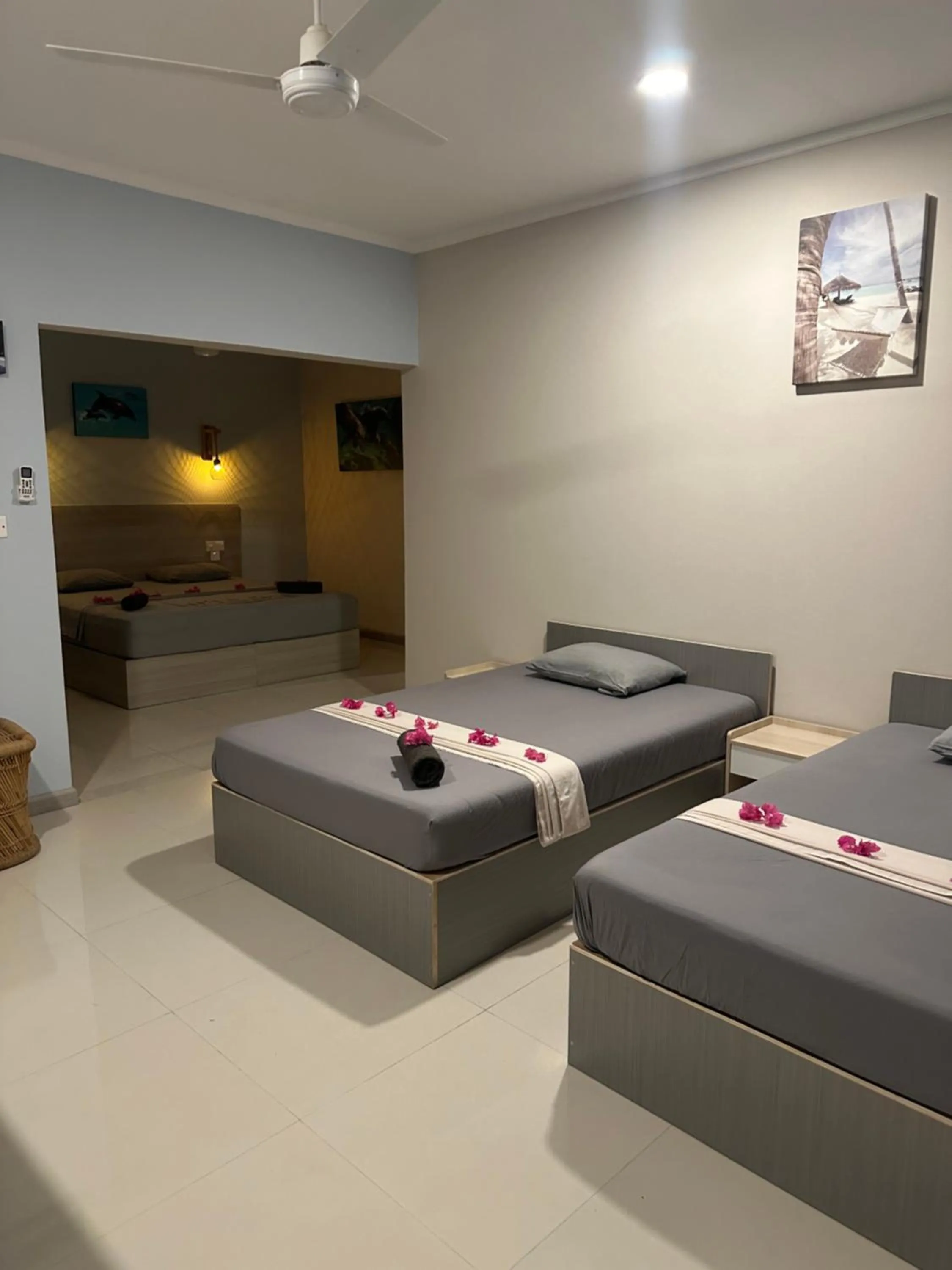 Photo of the whole room, Bed in Dive Villa Thoddoo