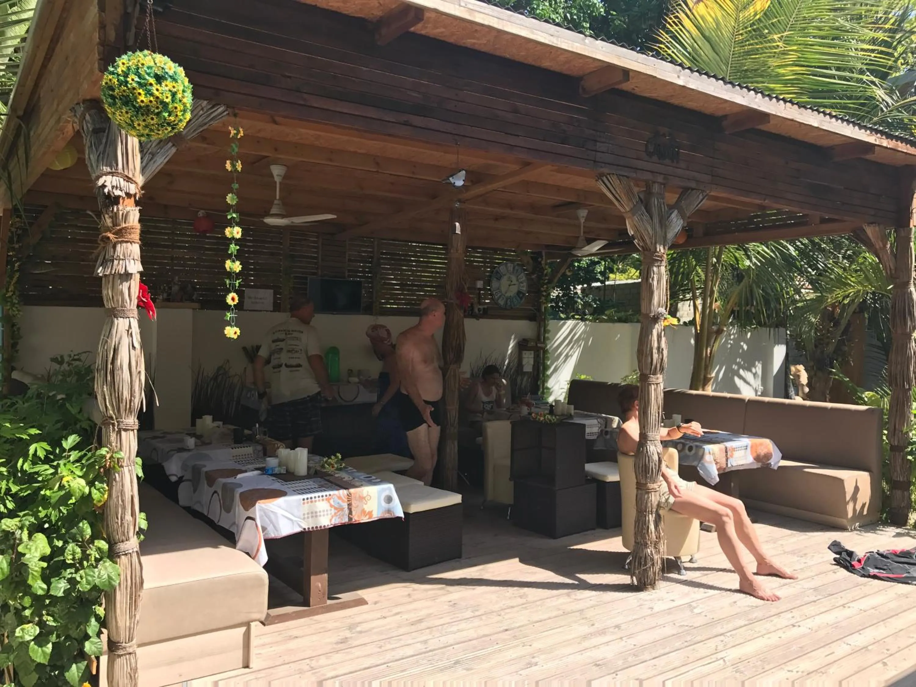 group of guests in Dive Villa Thoddoo