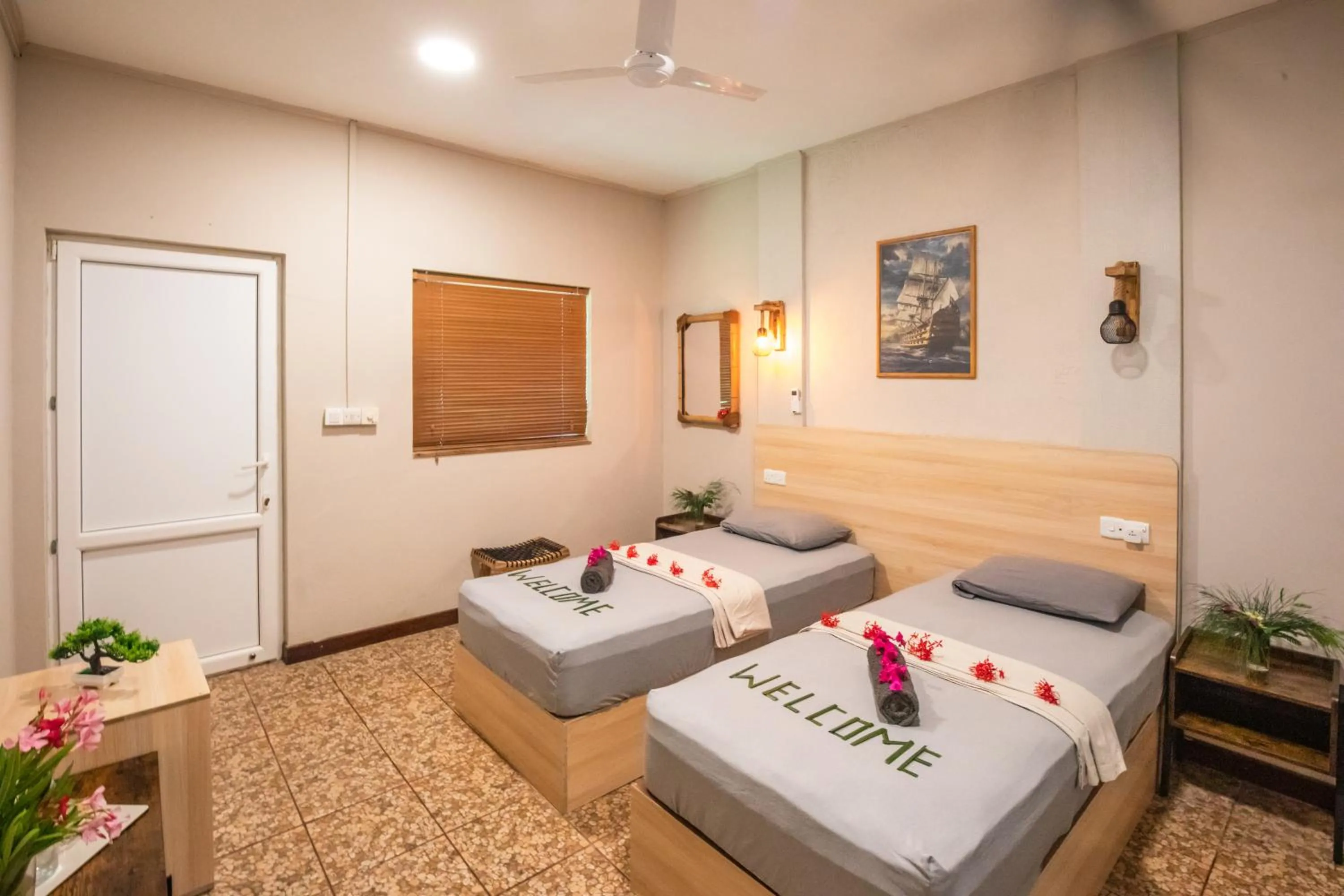 Property building, Bed in Dive Villa Thoddoo
