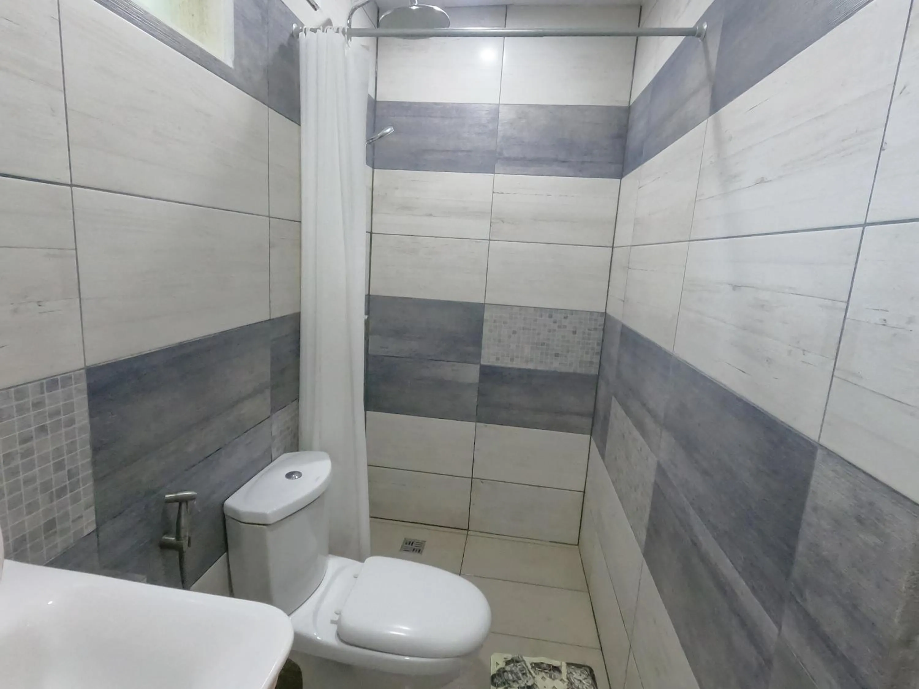 Shower in Dive Villa Thoddoo