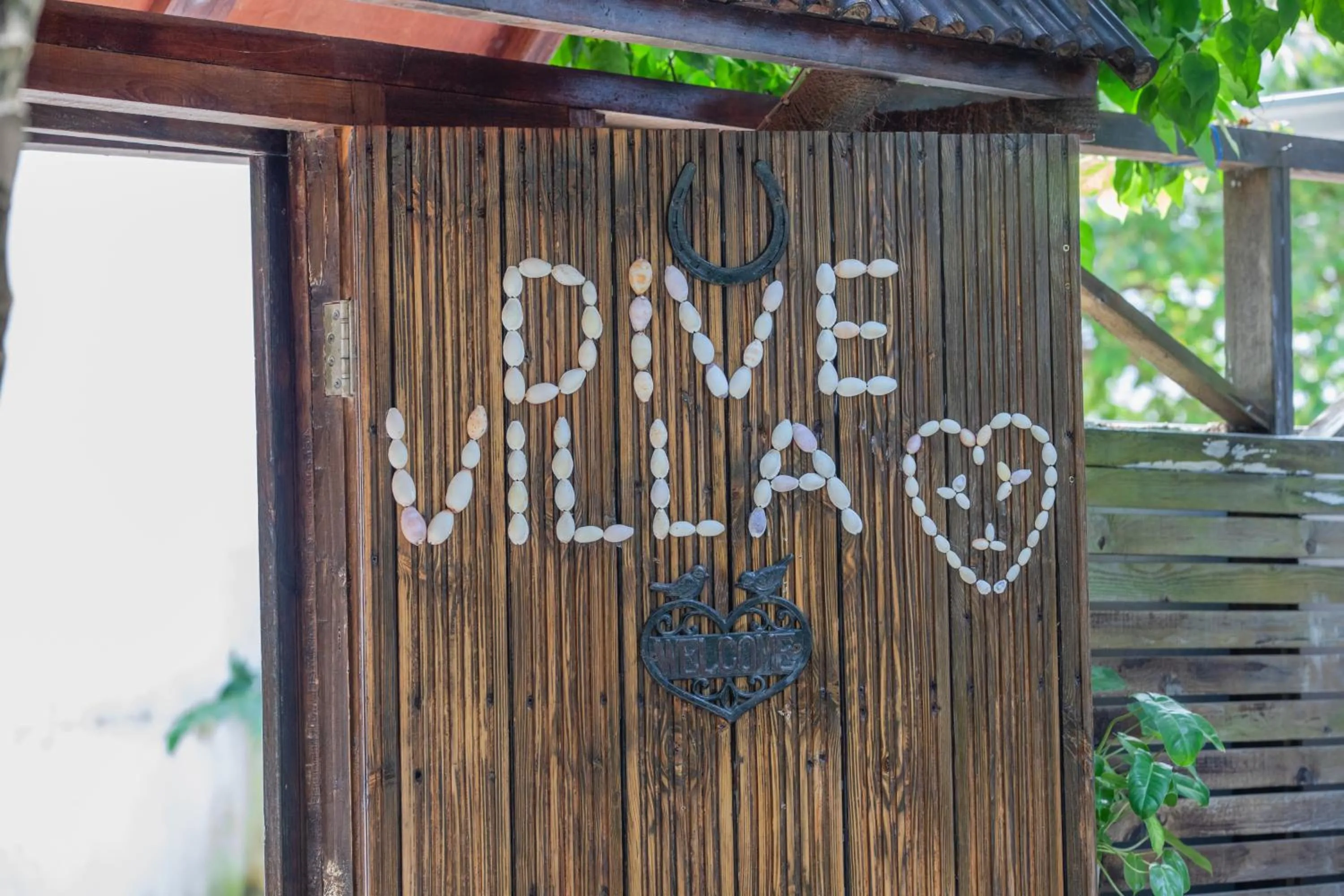 Property building in Dive Villa Thoddoo
