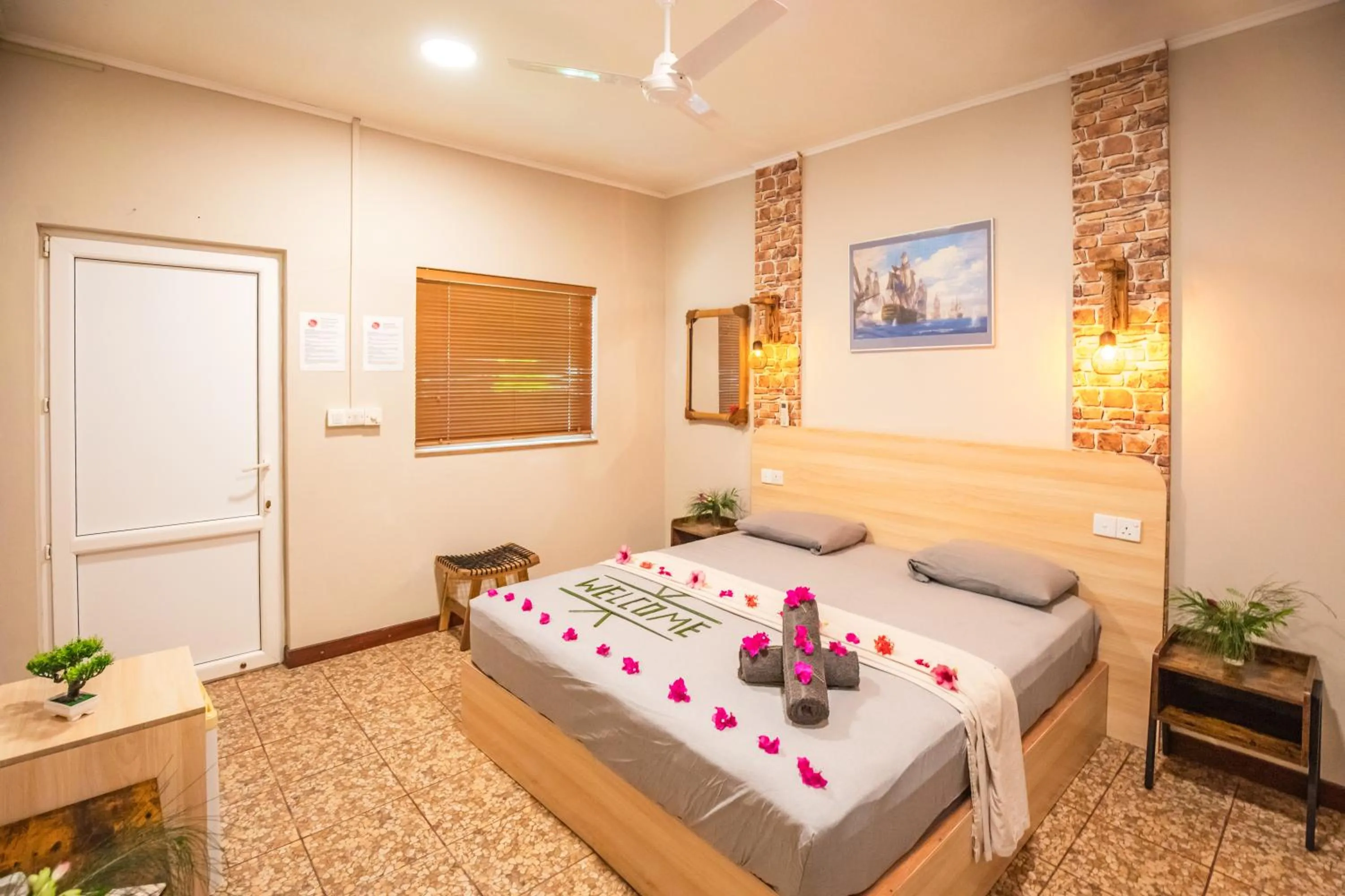 Property building, Bed in Dive Villa Thoddoo