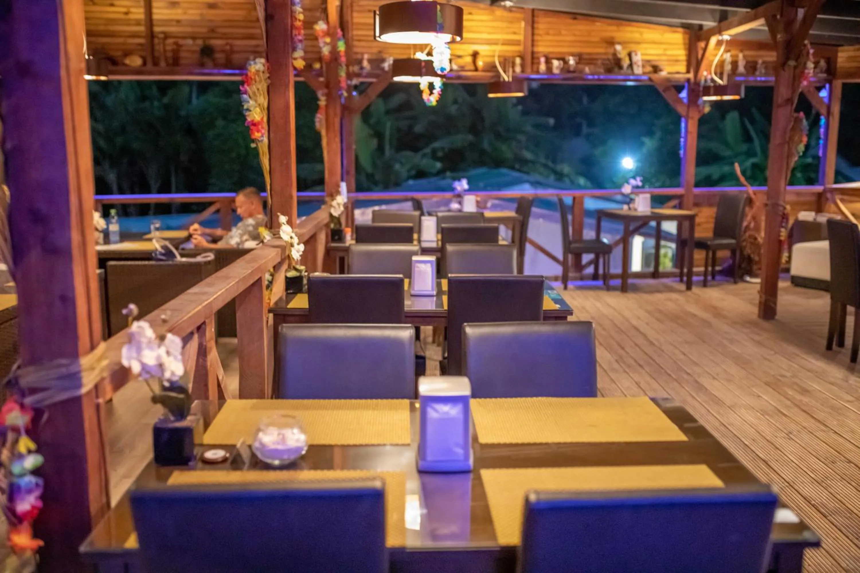 Restaurant/places to eat in Dive Villa Thoddoo