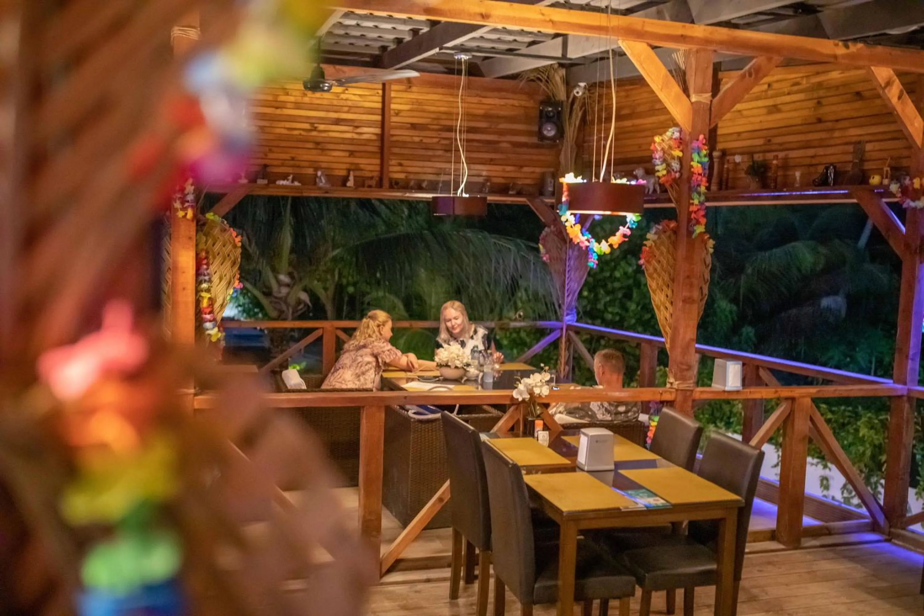 Restaurant/places to eat in Dive Villa Thoddoo