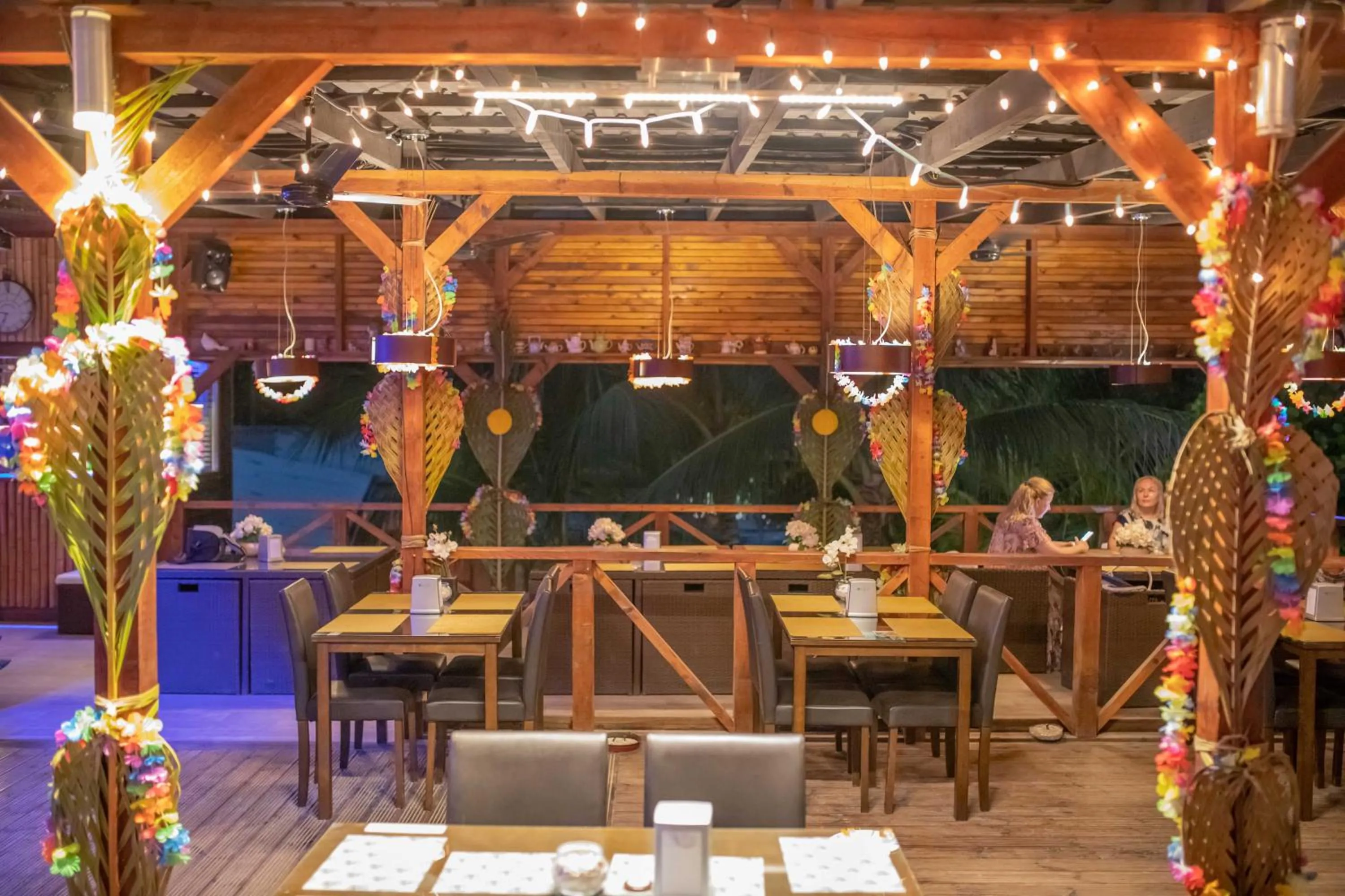 Restaurant/places to eat in Dive Villa Thoddoo