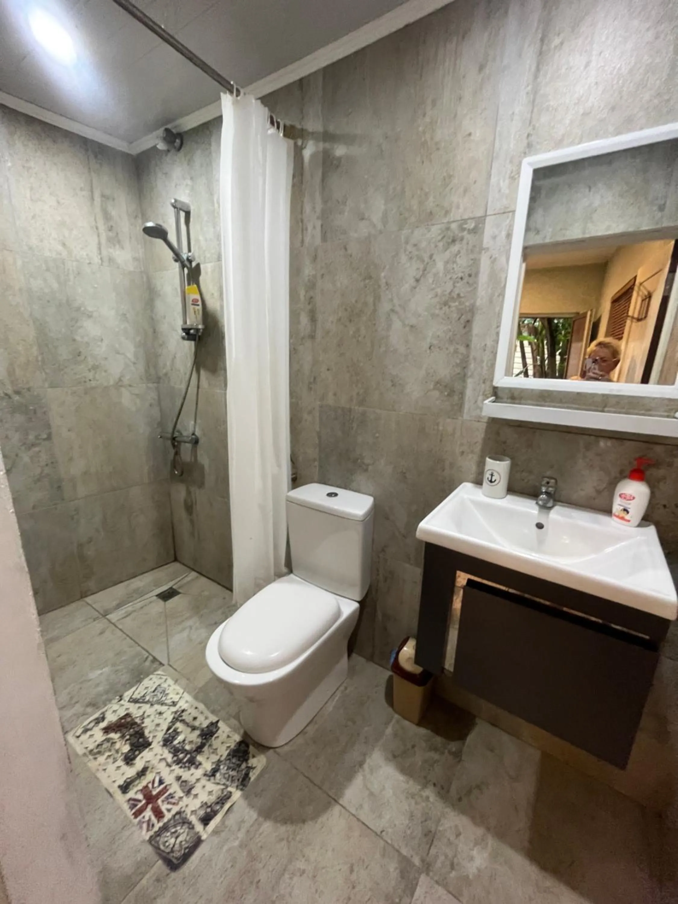 Shower in Dive Villa Thoddoo