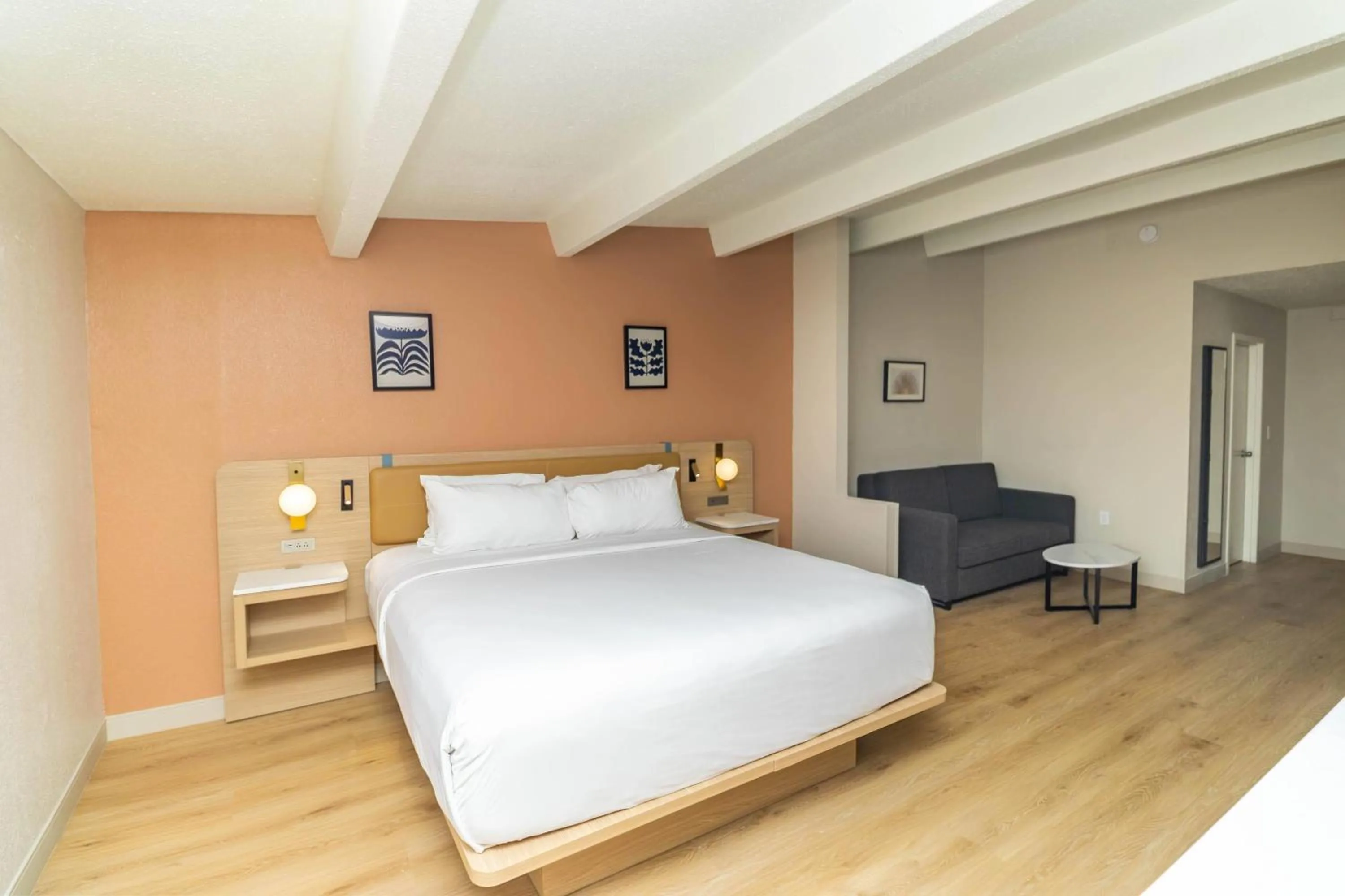 Photo of the whole room, Bed in Ramada by Wyndham Davenport Orlando South