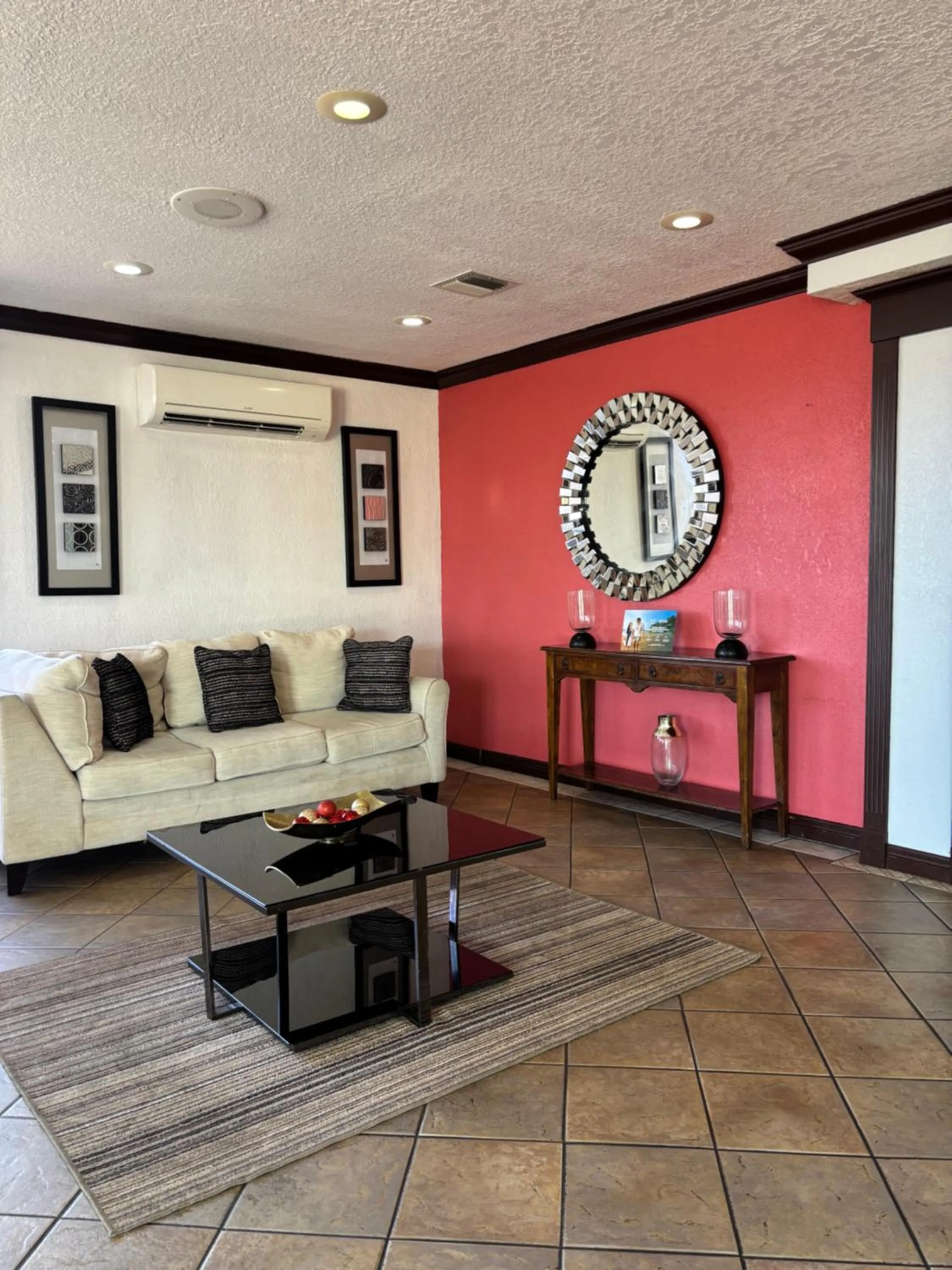 Seating area in Ramada by Wyndham Davenport Orlando South