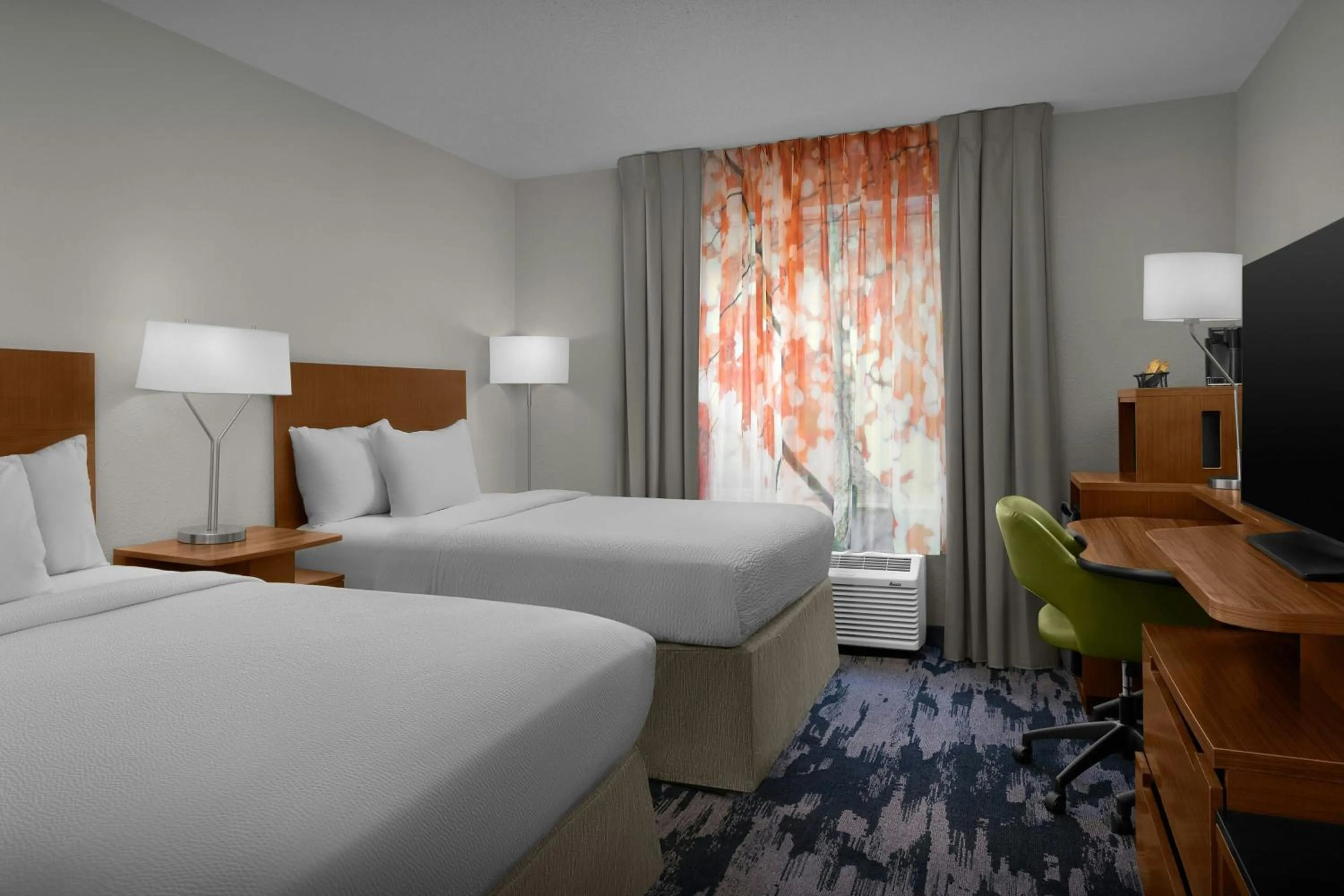 Photo of the whole room, Bed in Fairfield Inn and Suites by Marriott Emporia I-95