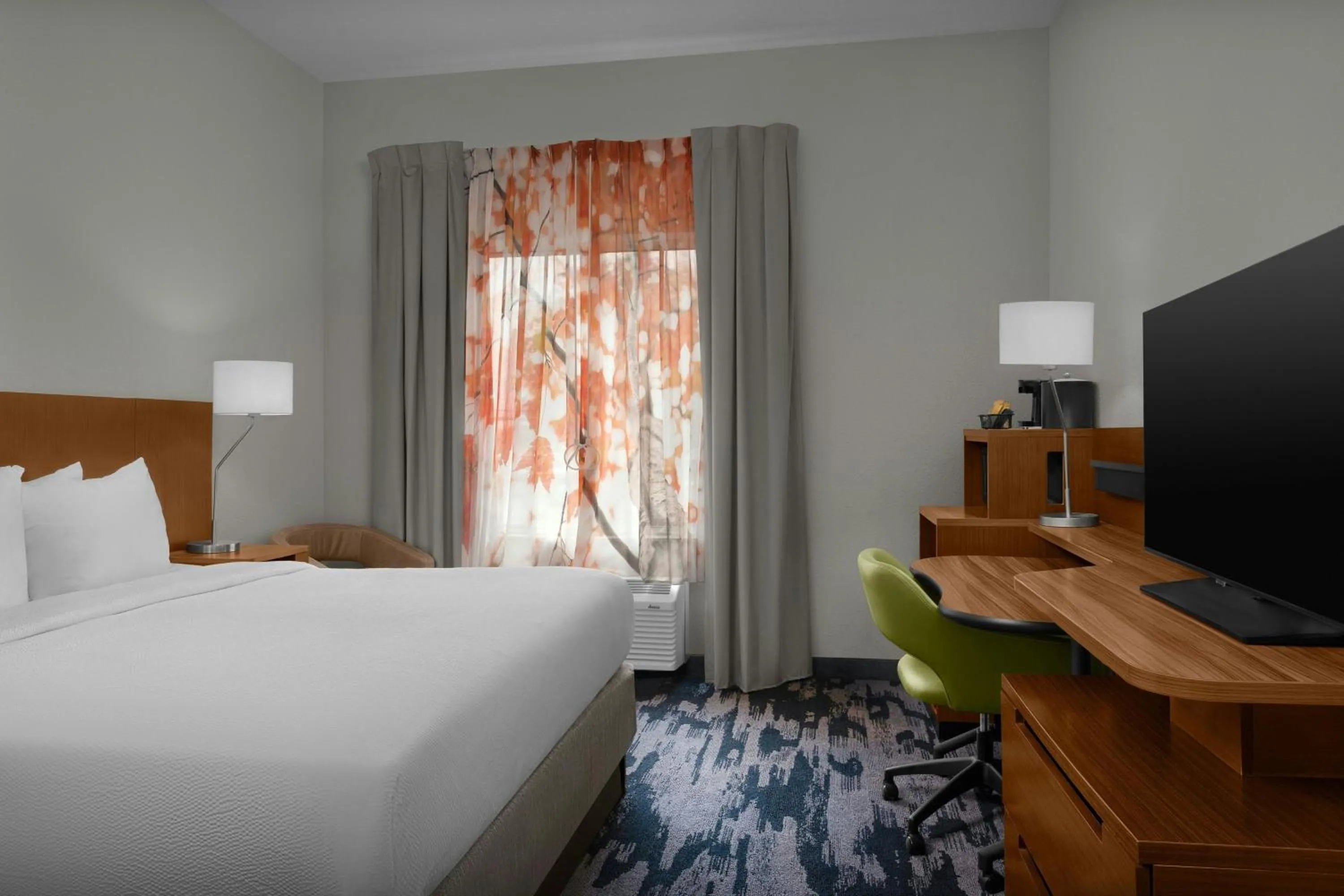 Bedroom, Bed in Fairfield Inn and Suites by Marriott Emporia I-95