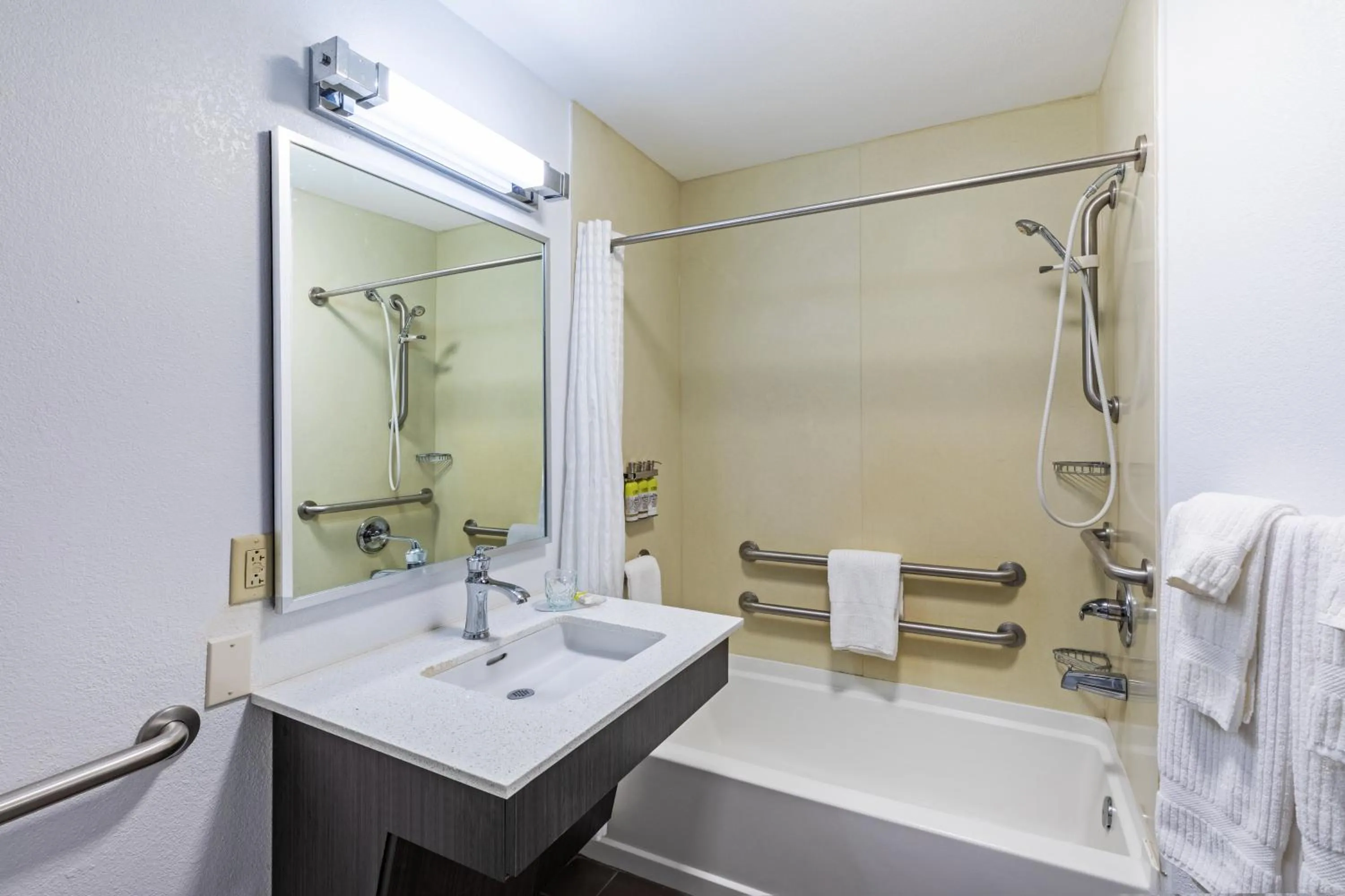 Photo of the whole room in Candlewood Suites Hattiesburg by IHG