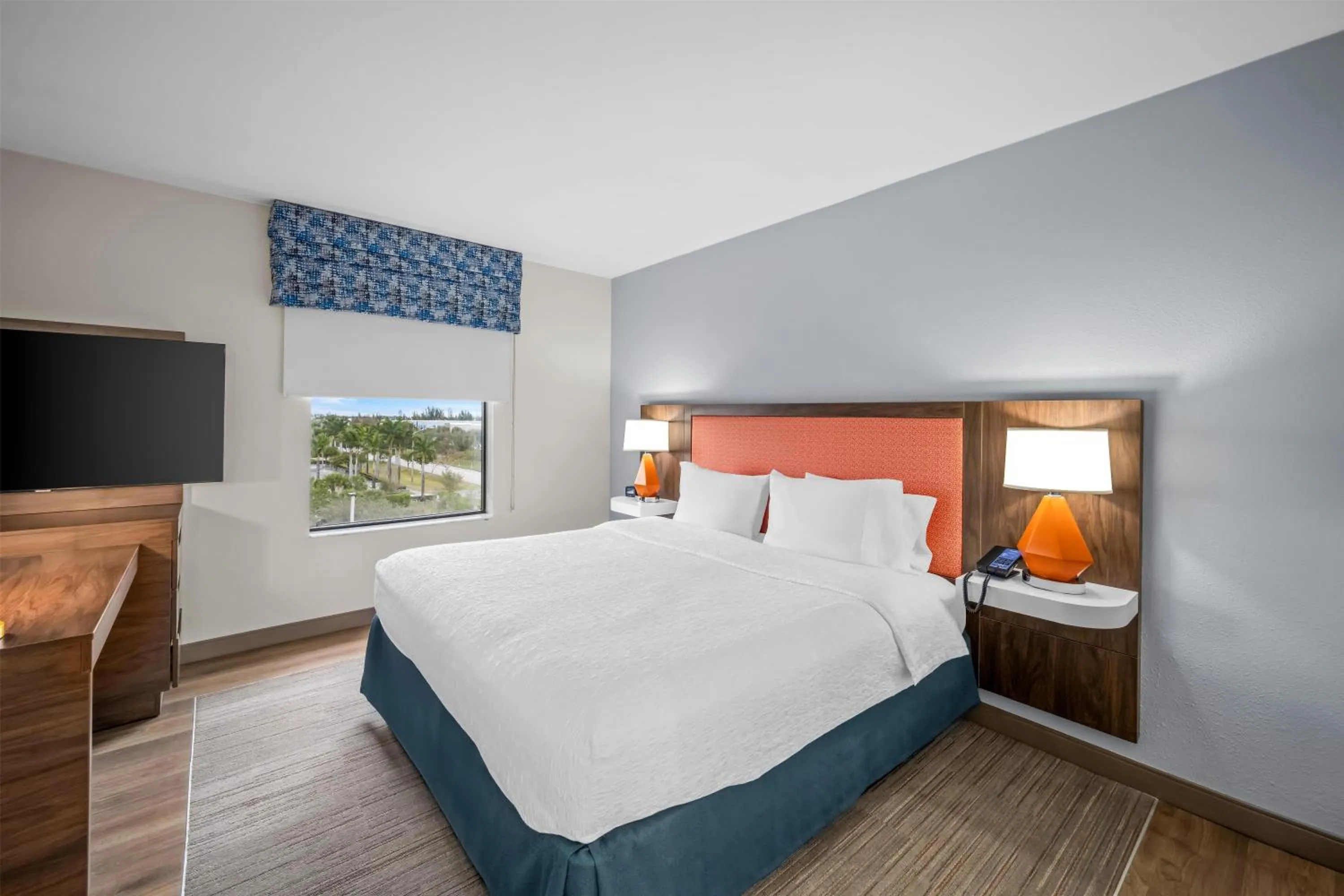 Bed in Hampton Inn & Suites Ft. Lauderdale/West-Sawgrass/Tamarac, FL