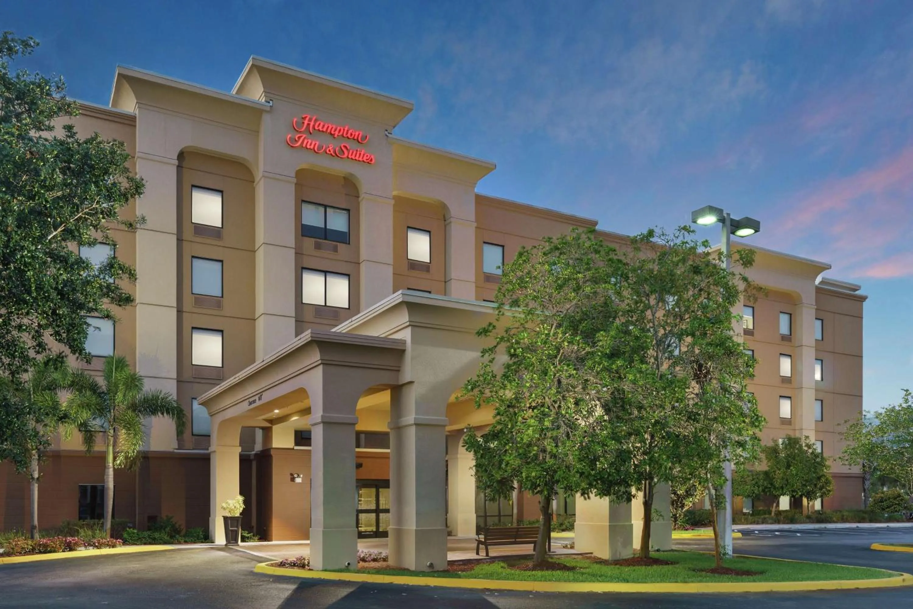 Property building in Hampton Inn & Suites Ft. Lauderdale/West-Sawgrass/Tamarac, FL