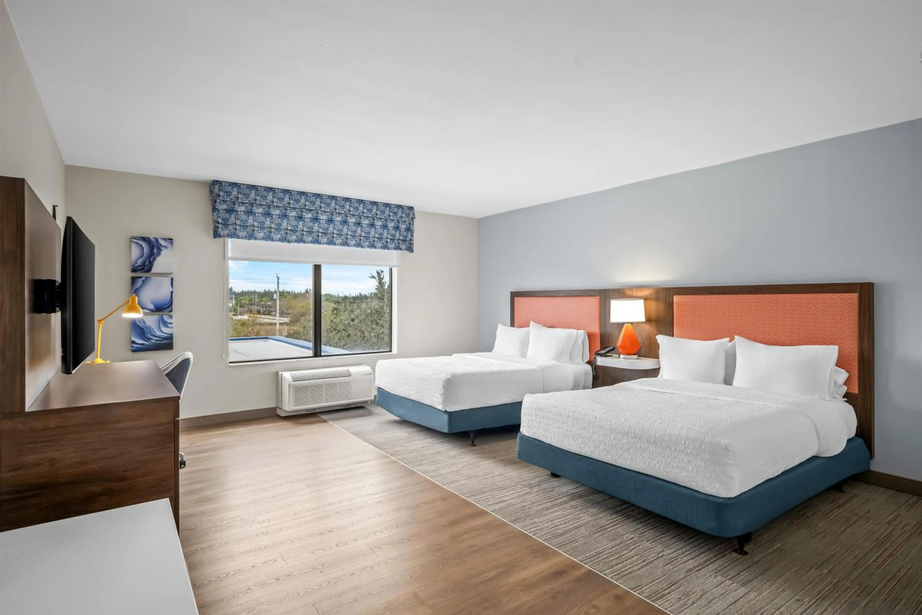 Bed in Hampton Inn & Suites Ft. Lauderdale/West-Sawgrass/Tamarac, FL