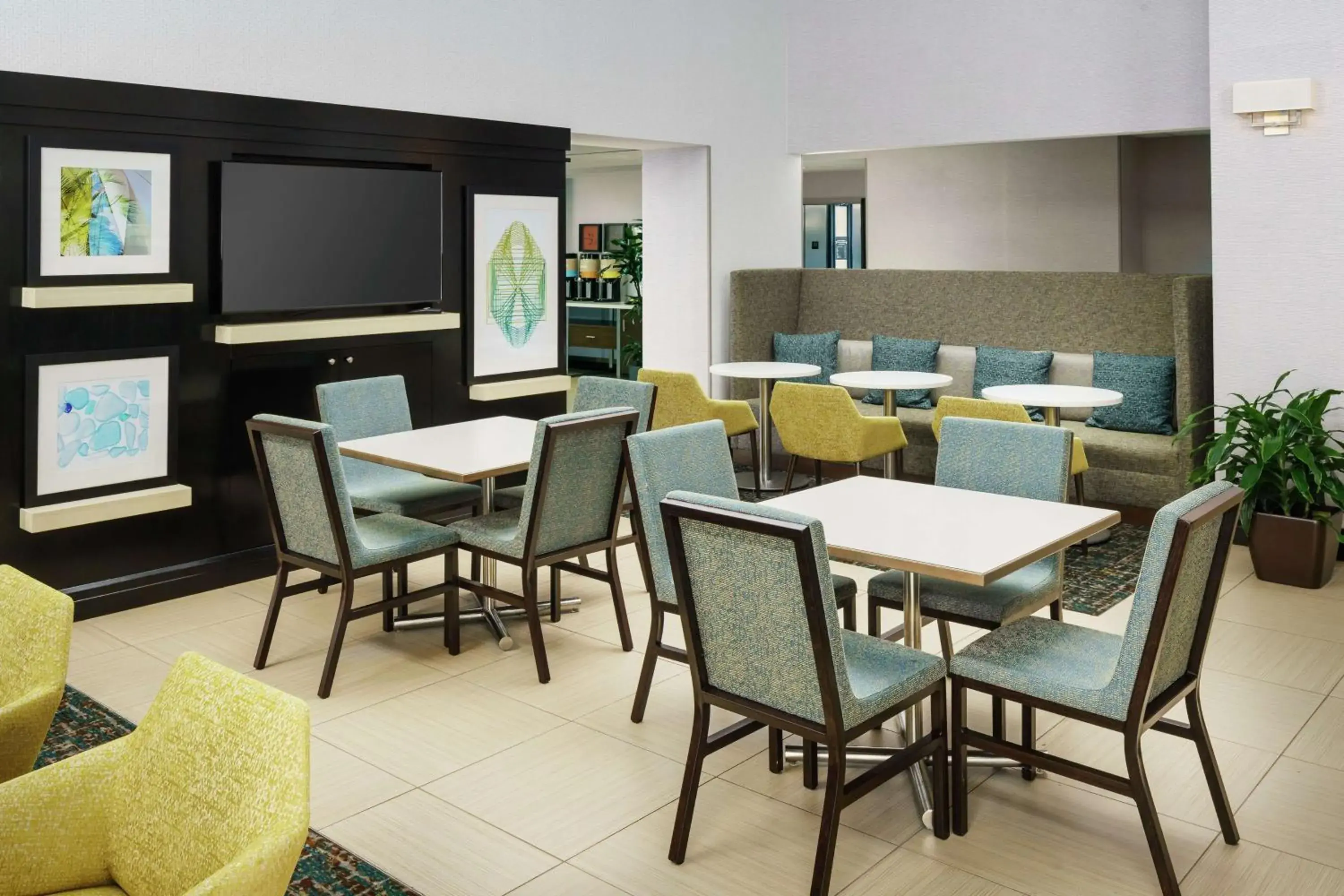 Lobby or reception in Hampton Inn & Suites Ft. Lauderdale/West-Sawgrass/Tamarac, FL Lobby or reception in Hampton Inn & Suites Ft. Lauderdale/West-Sawgrass/Tamarac, FL