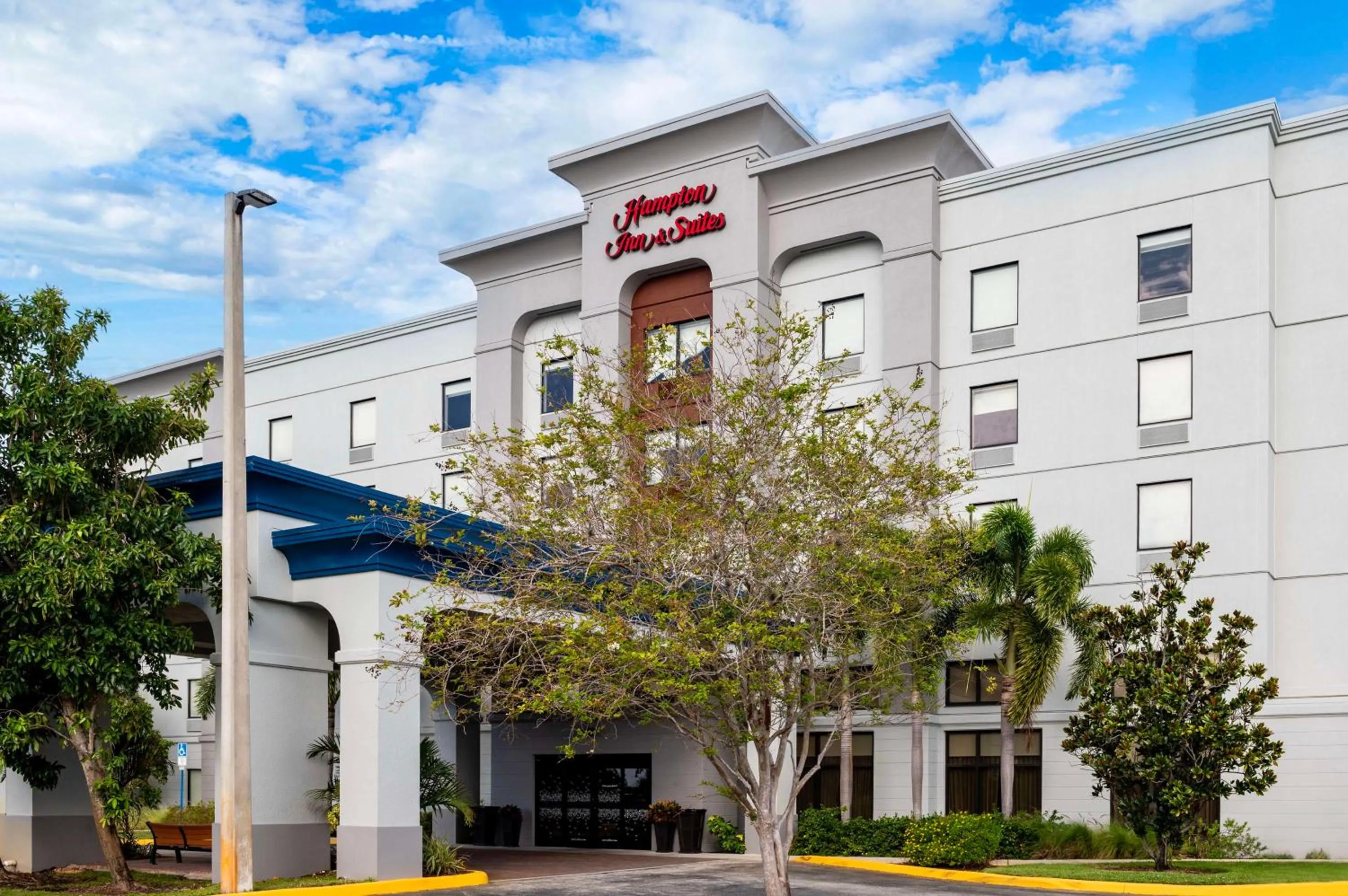 Property building in Hampton Inn & Suites Ft. Lauderdale/West-Sawgrass/Tamarac, FL