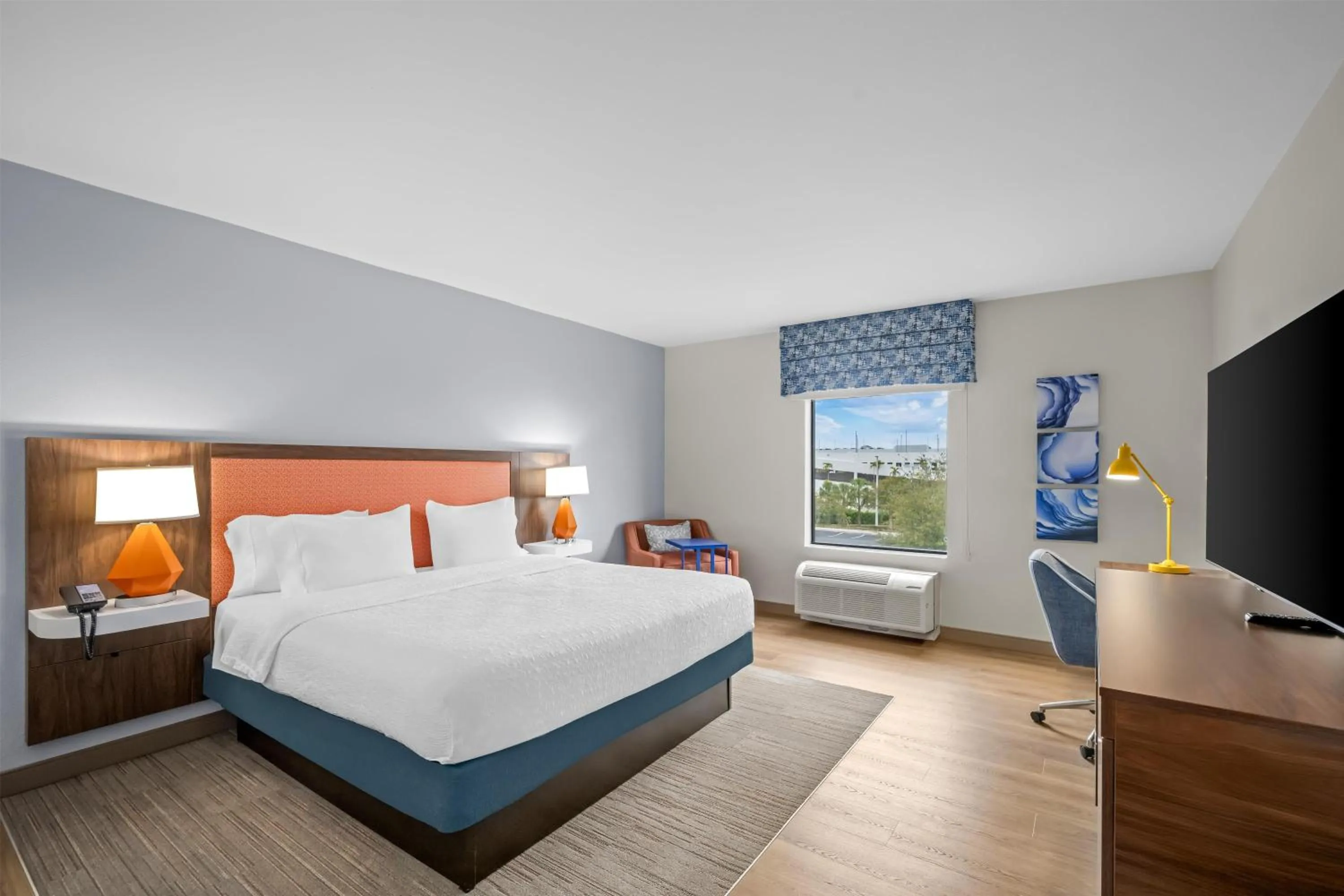 Bed in Hampton Inn & Suites Ft. Lauderdale/West-Sawgrass/Tamarac, FL