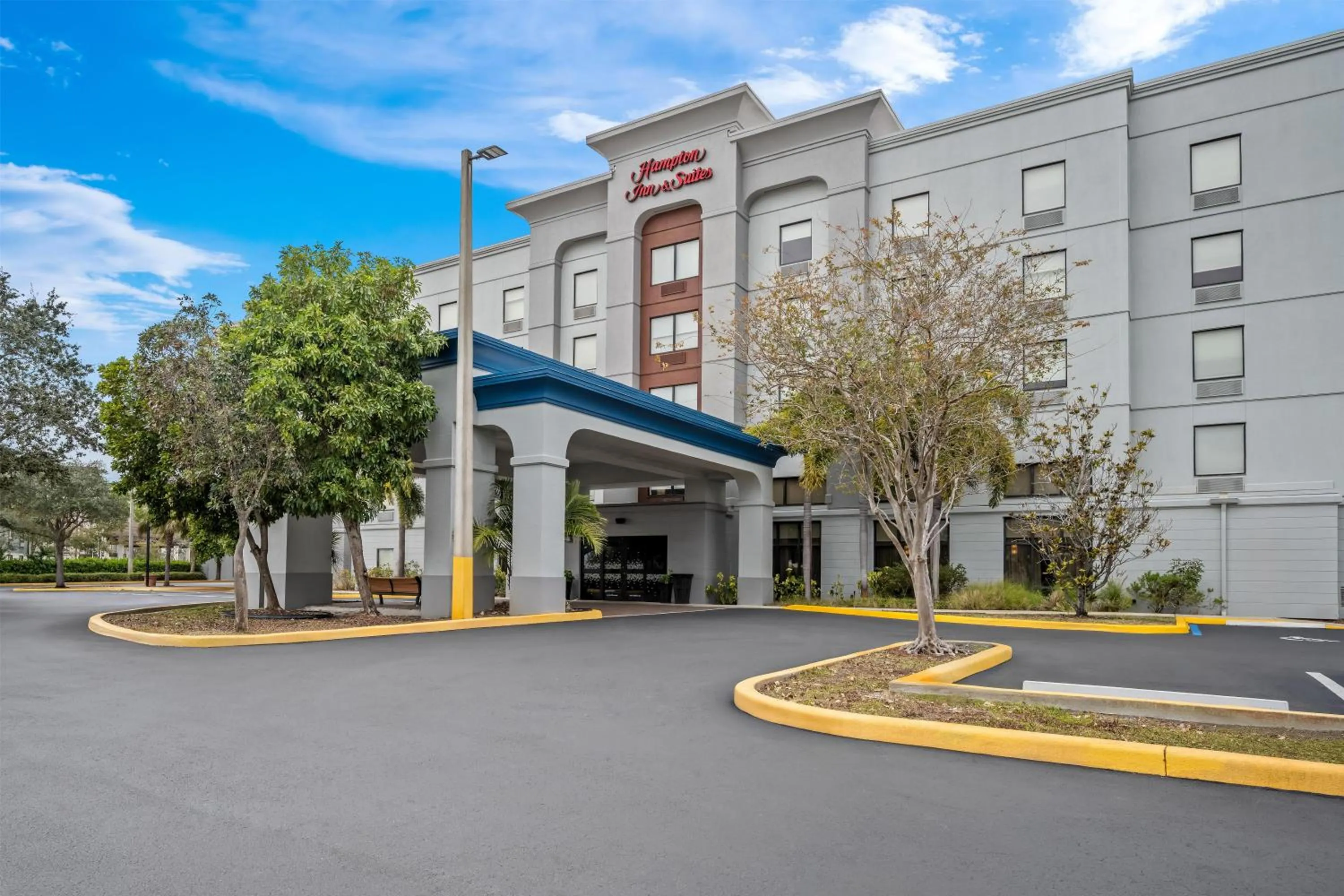 Property building in Hampton Inn & Suites Ft. Lauderdale/West-Sawgrass/Tamarac, FL