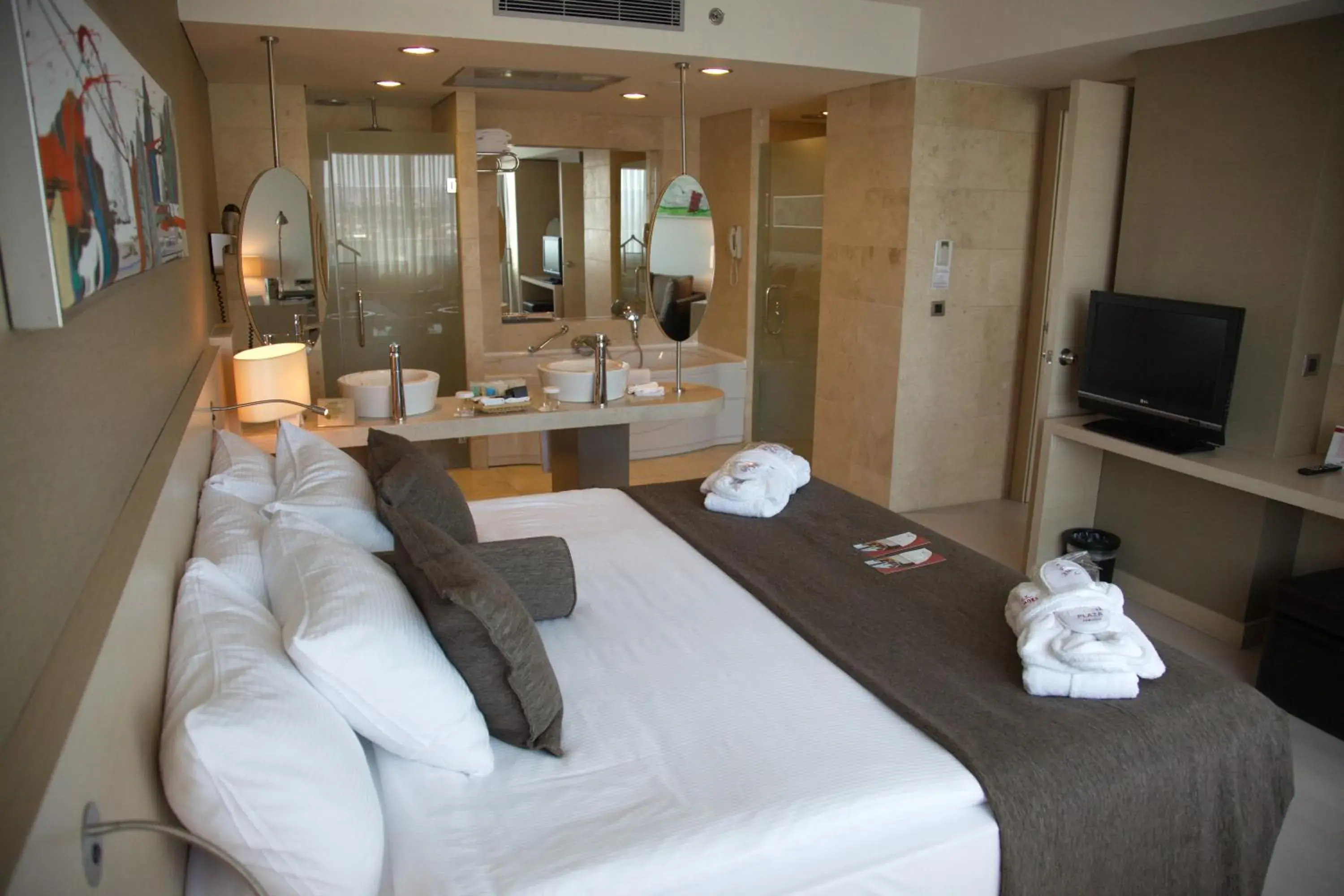 Photo of the whole room, Bed in CPAnkara Hotel Photo of the whole room, Bed in CPAnkara Hotel