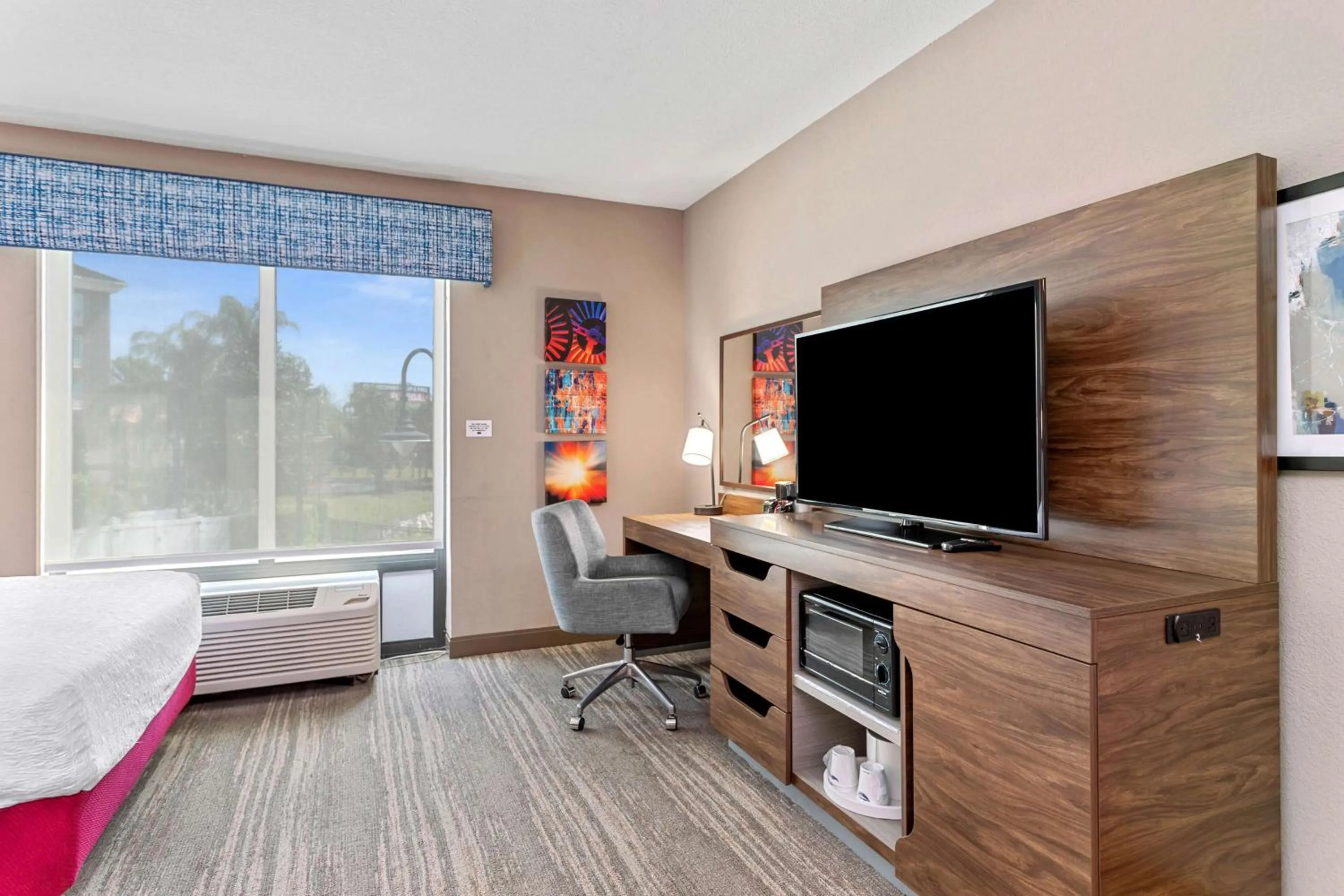 Bedroom in Hampton Inn & Suites Orlando-Apopka