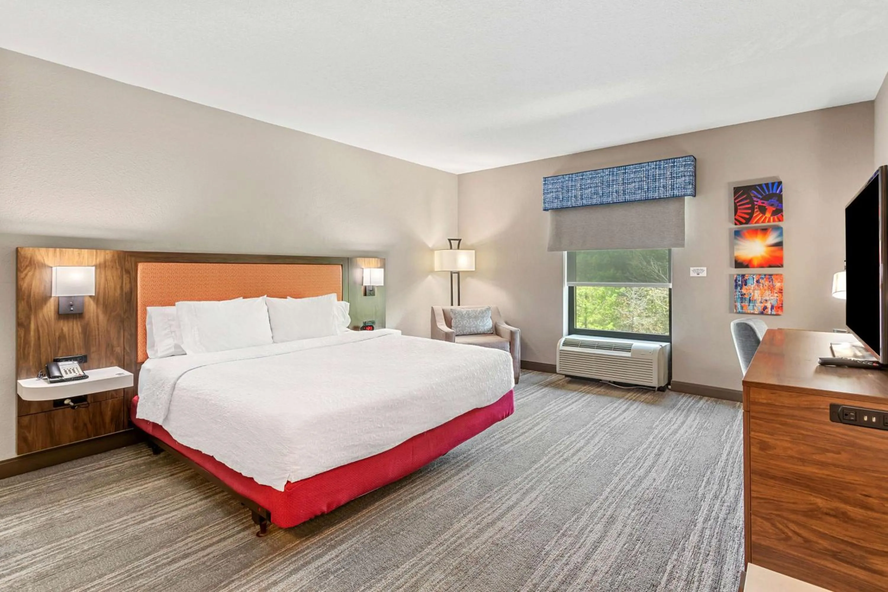 Bed in Hampton Inn & Suites Orlando-Apopka