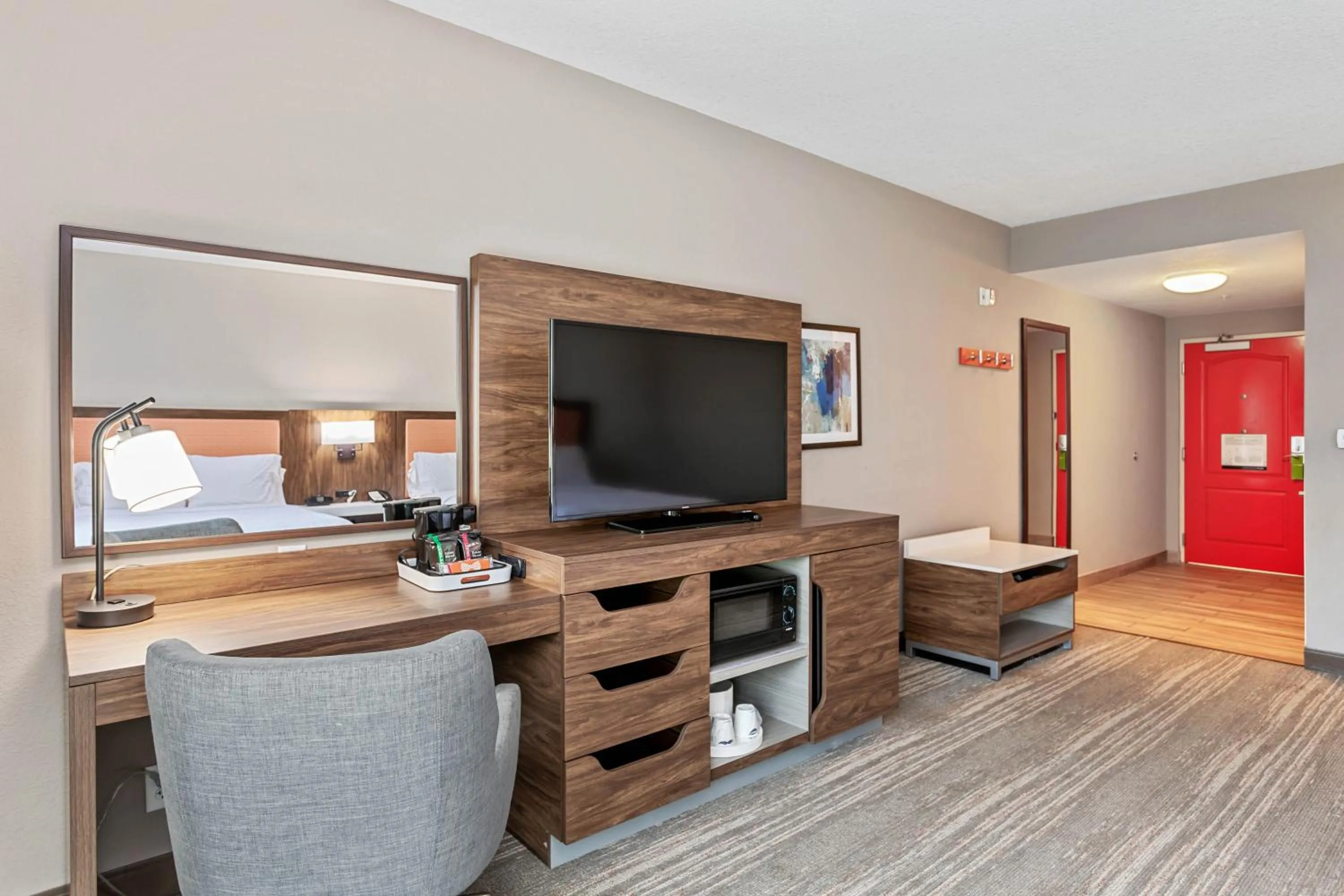 TV and multimedia in Hampton Inn & Suites Orlando-Apopka
