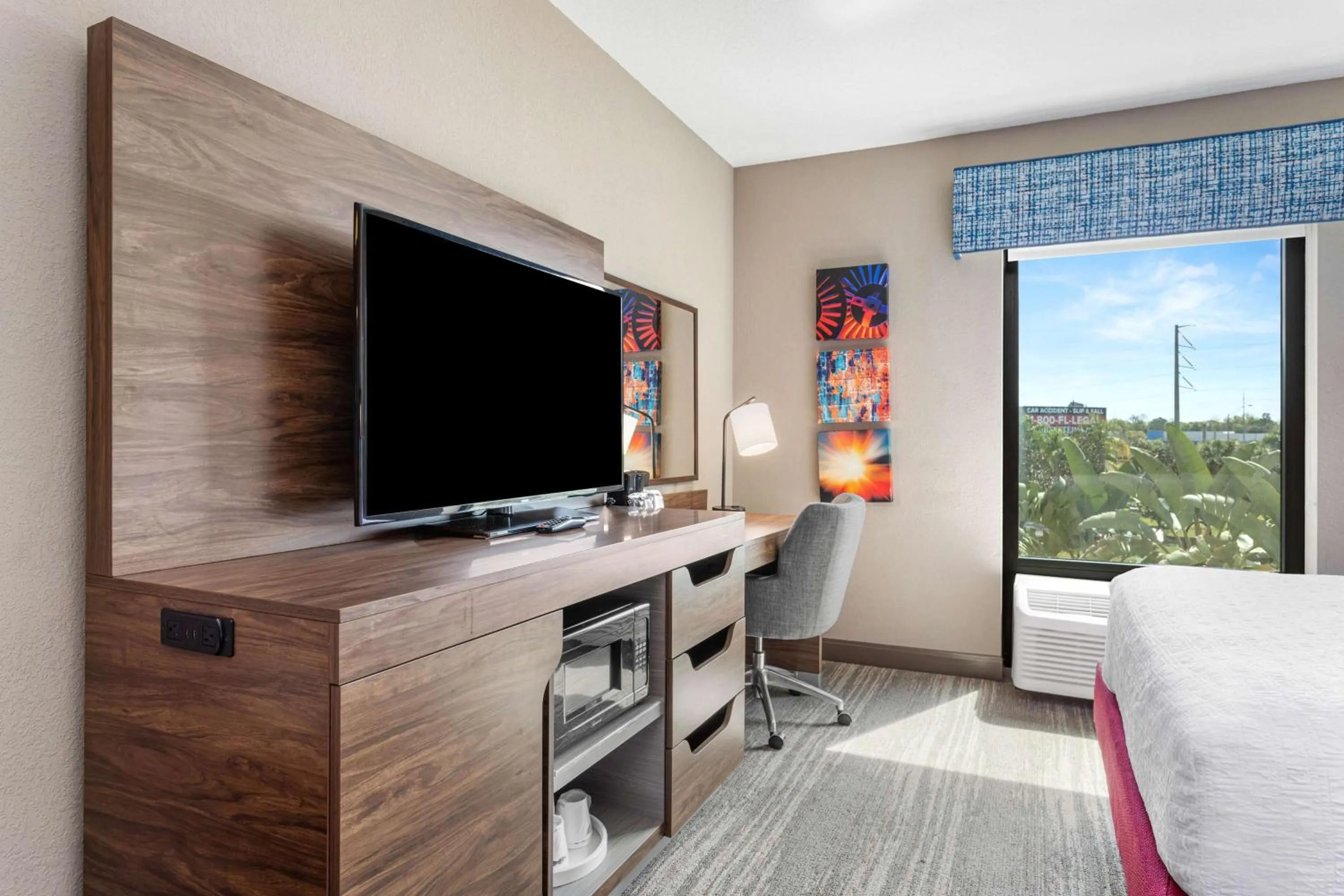 Bedroom in Hampton Inn & Suites Orlando-Apopka