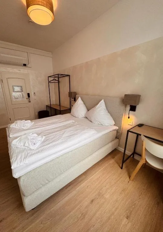 Superior Double or Twin Room in dingdong bonn - city apartments