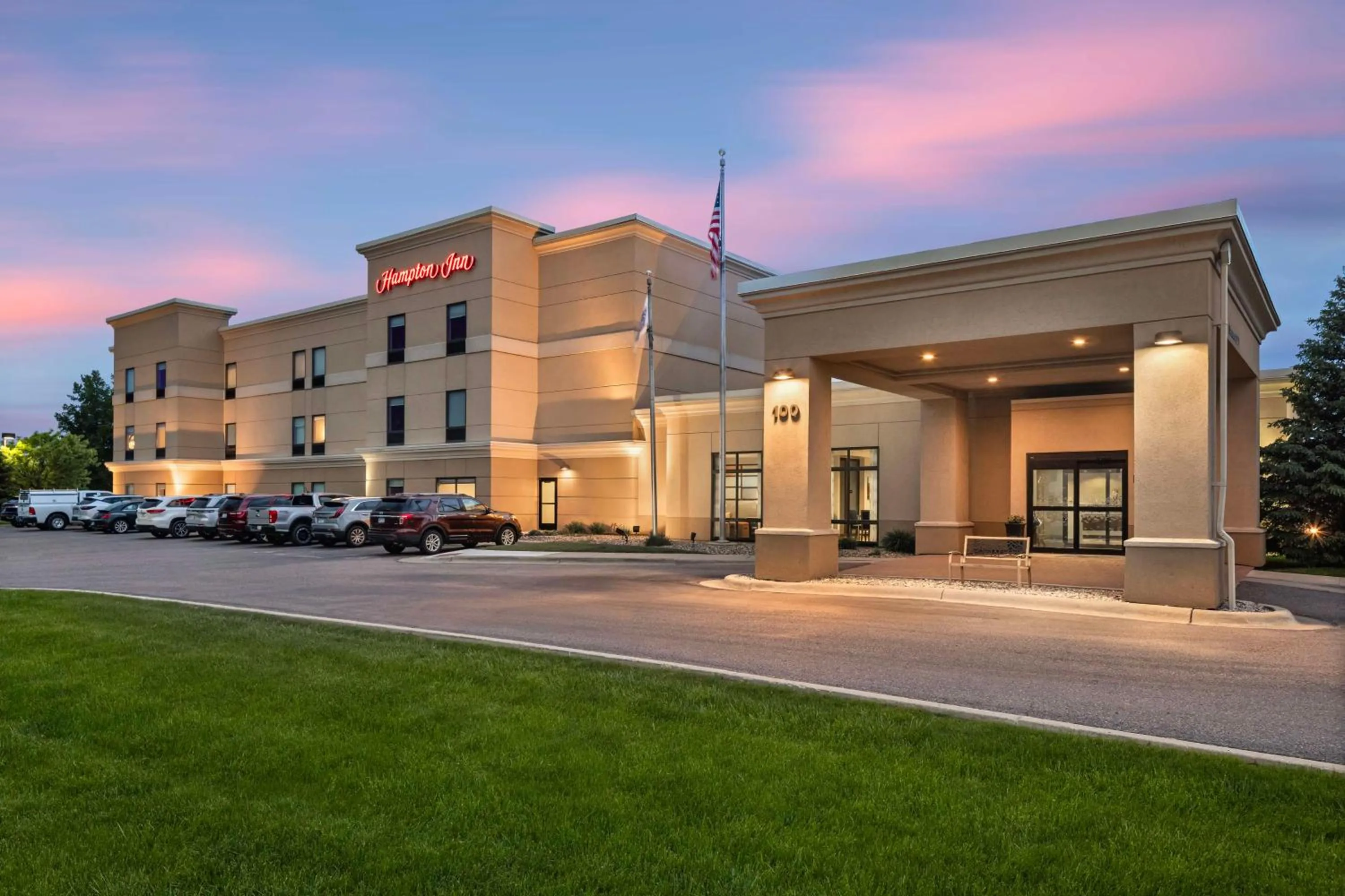Property building in Hampton Inn Fairmont