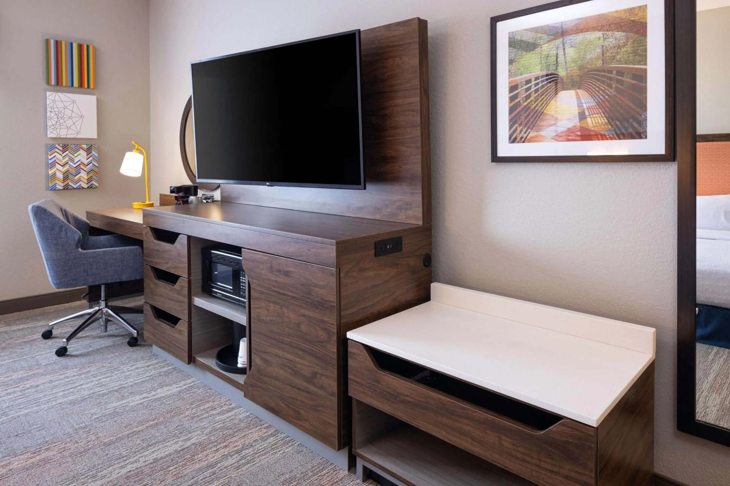 Bedroom, Bed in Hampton Inn Fairmont