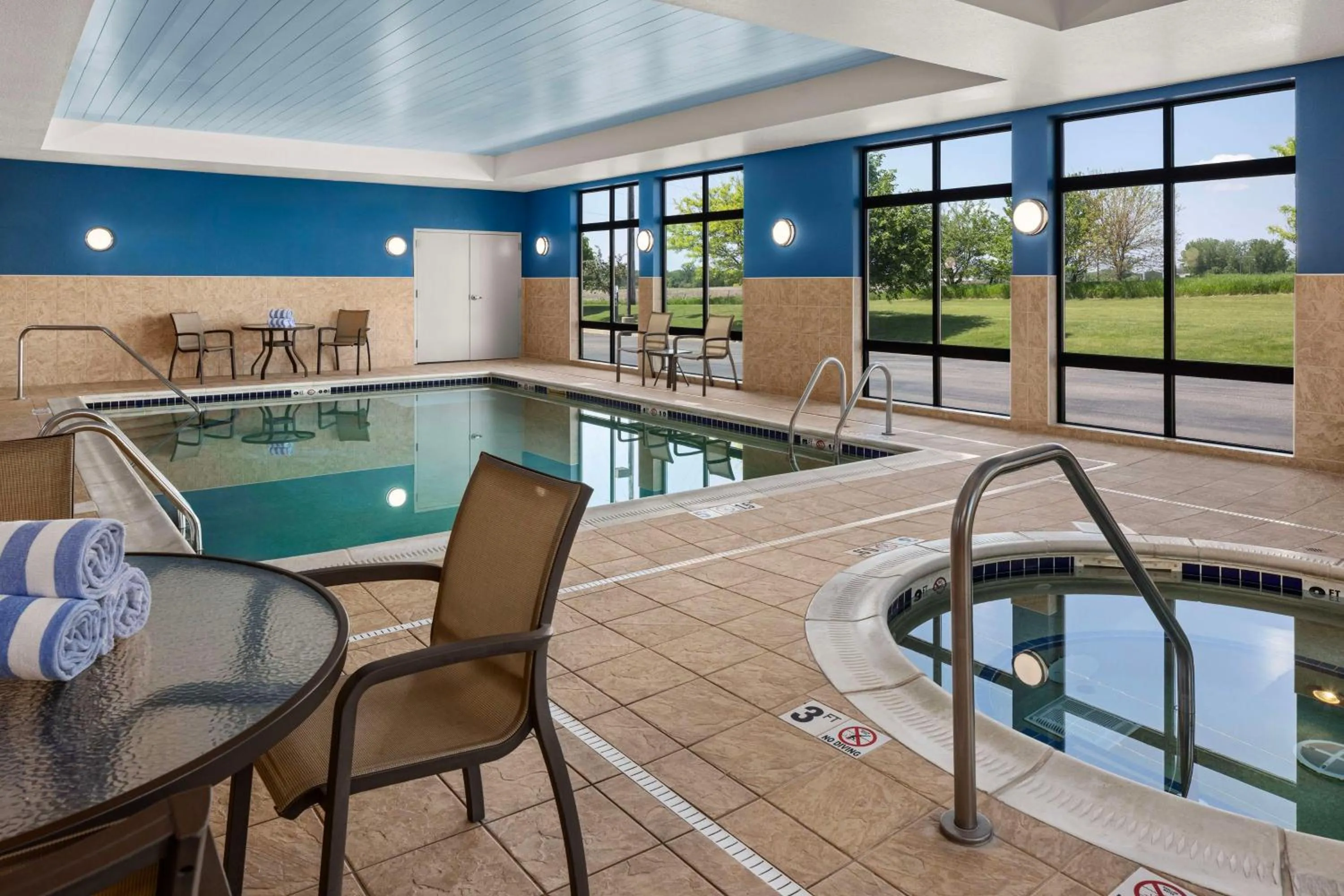 Pool view in Hampton Inn Fairmont