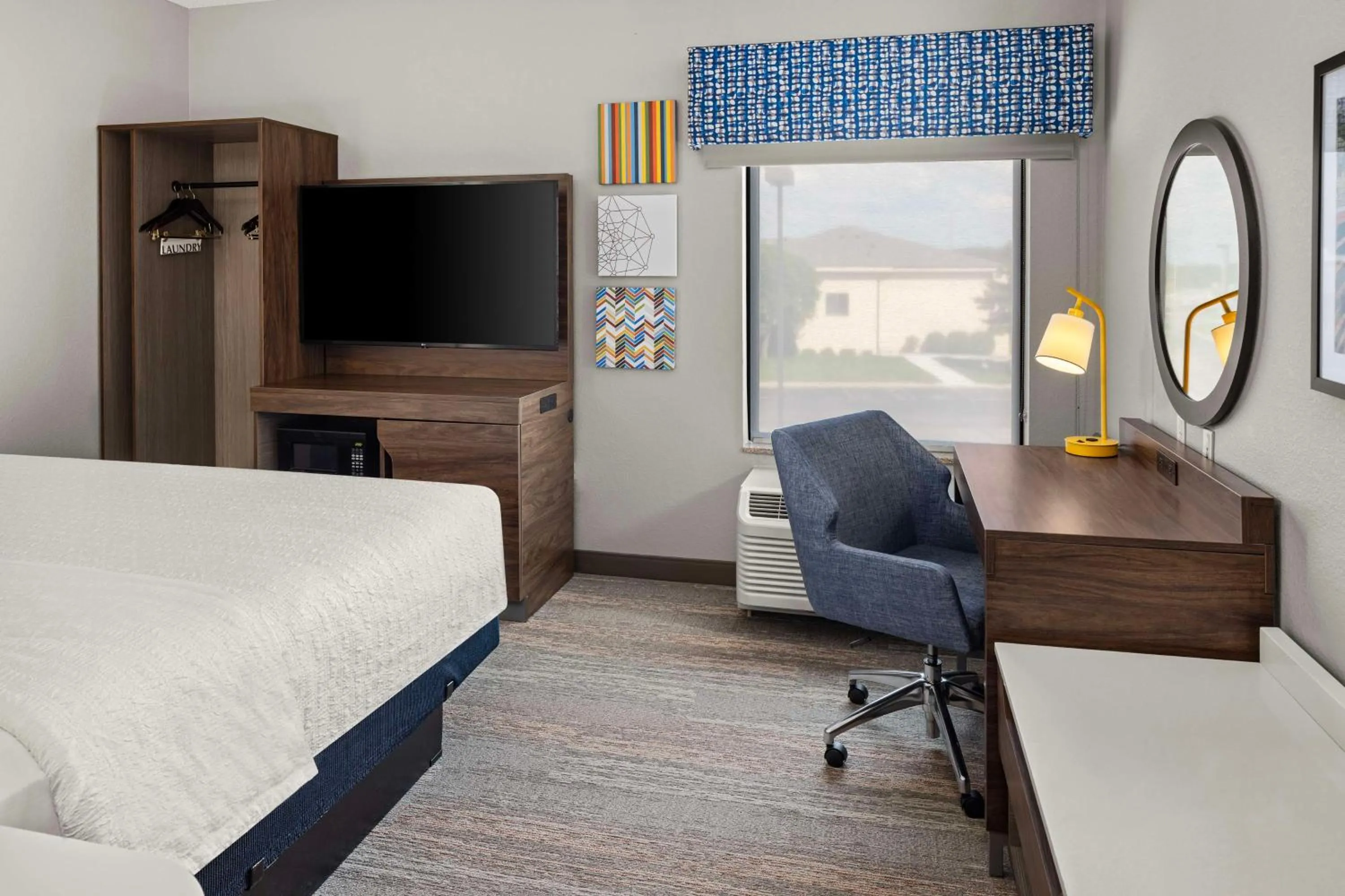 Bedroom, Bed in Hampton Inn Fairmont