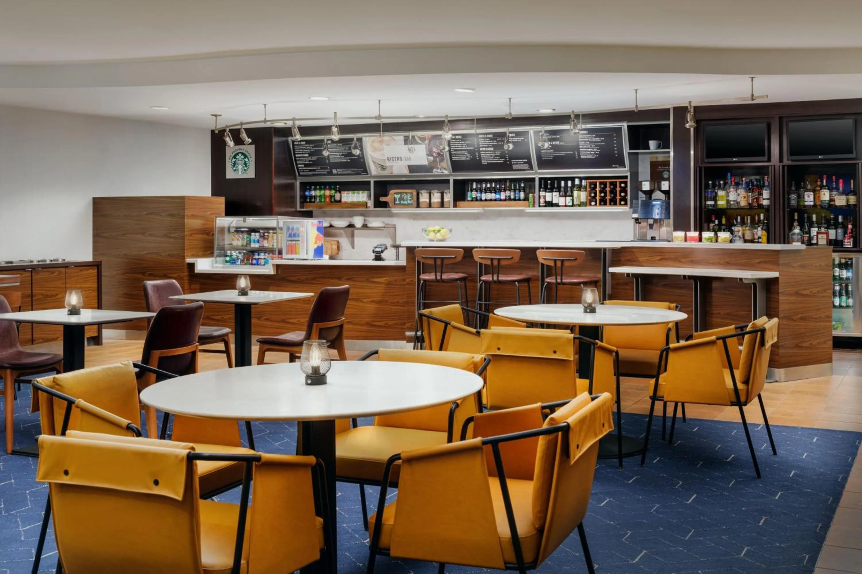 Lounge or bar in Courtyard by Marriott Kingston