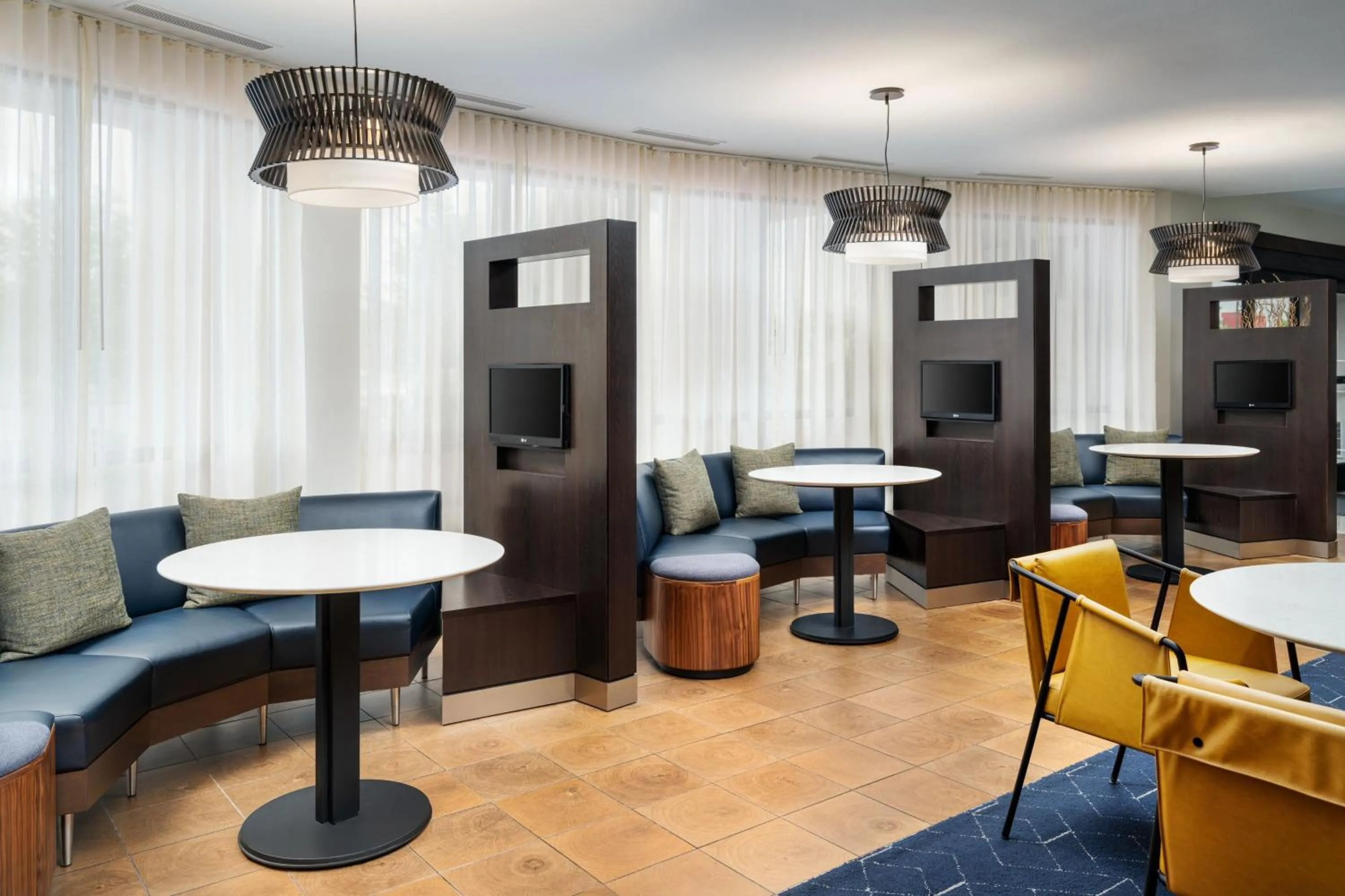 Restaurant/places to eat in Courtyard by Marriott Kingston