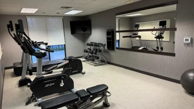 Fitness centre/facilities in Courtyard by Marriott Kingston