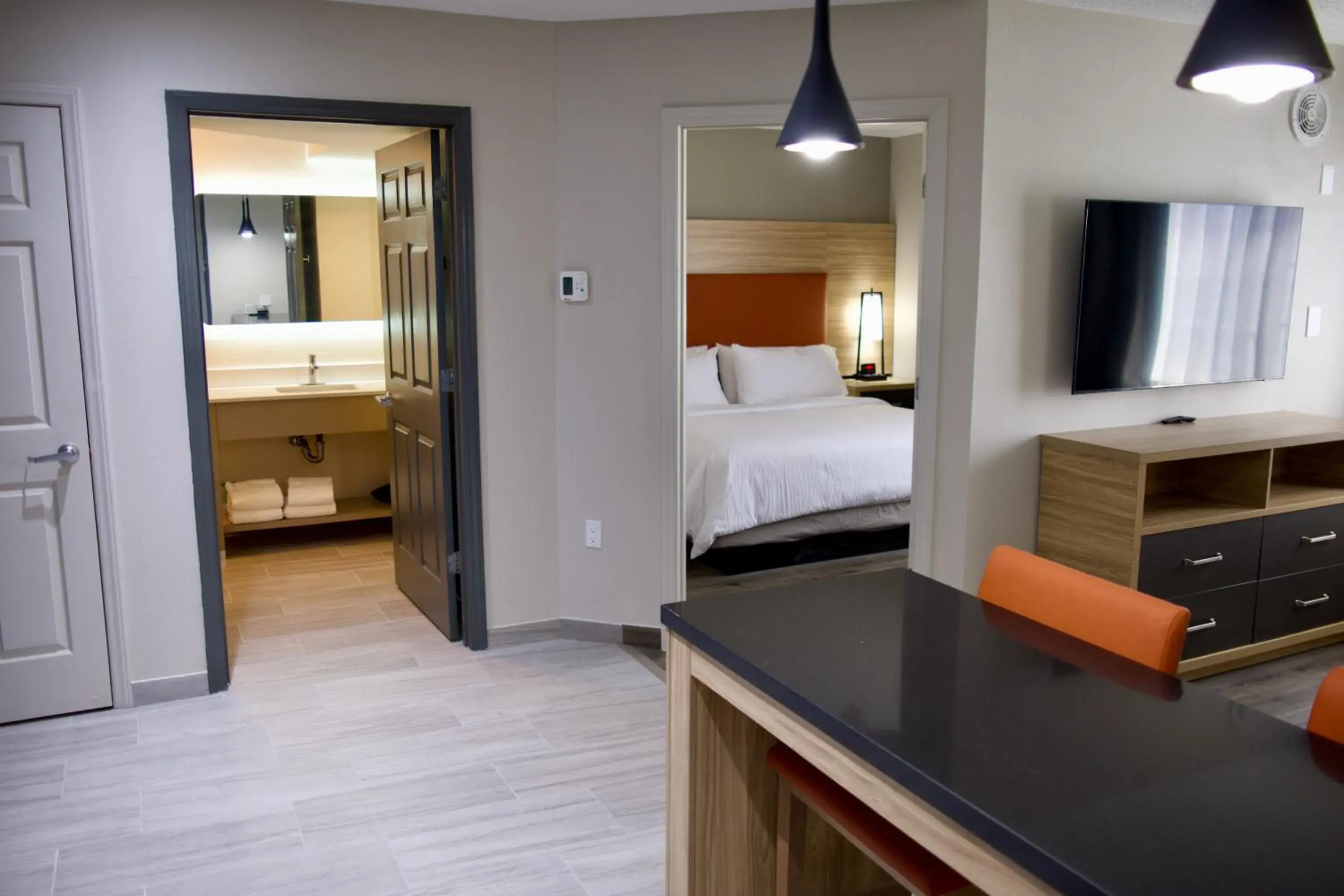 Photo of the whole room, Bed in Candlewood Suites Harrisonburg by IHG Photo of the whole room, Bed in Candlewood Suites Harrisonburg by IHG