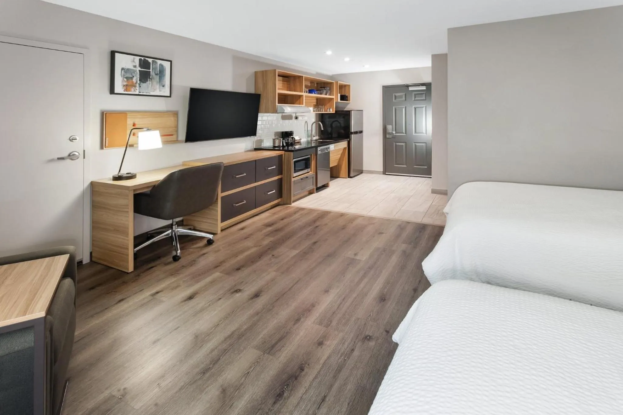 Photo of the whole room, Bed in Candlewood Suites Harrisonburg by IHG