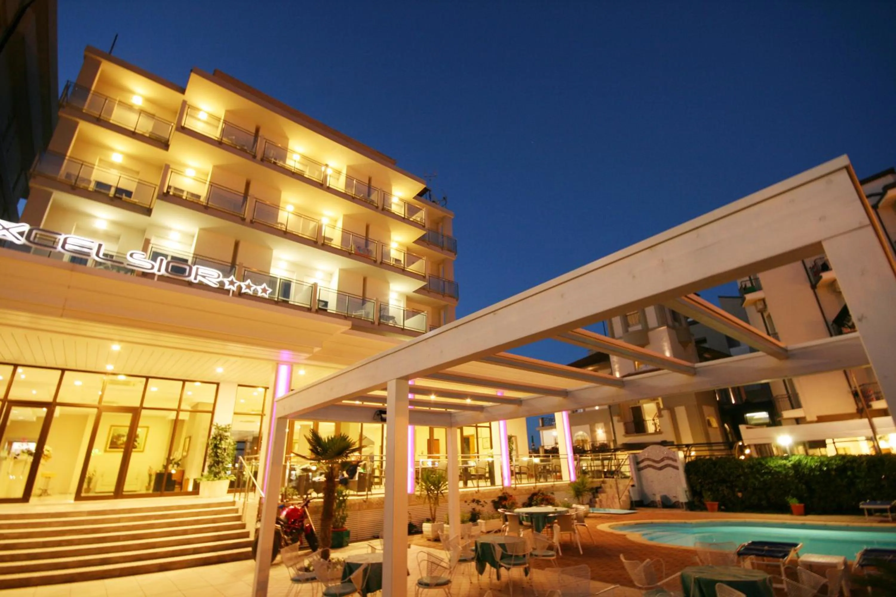 Pool view in Hotel Excelsior