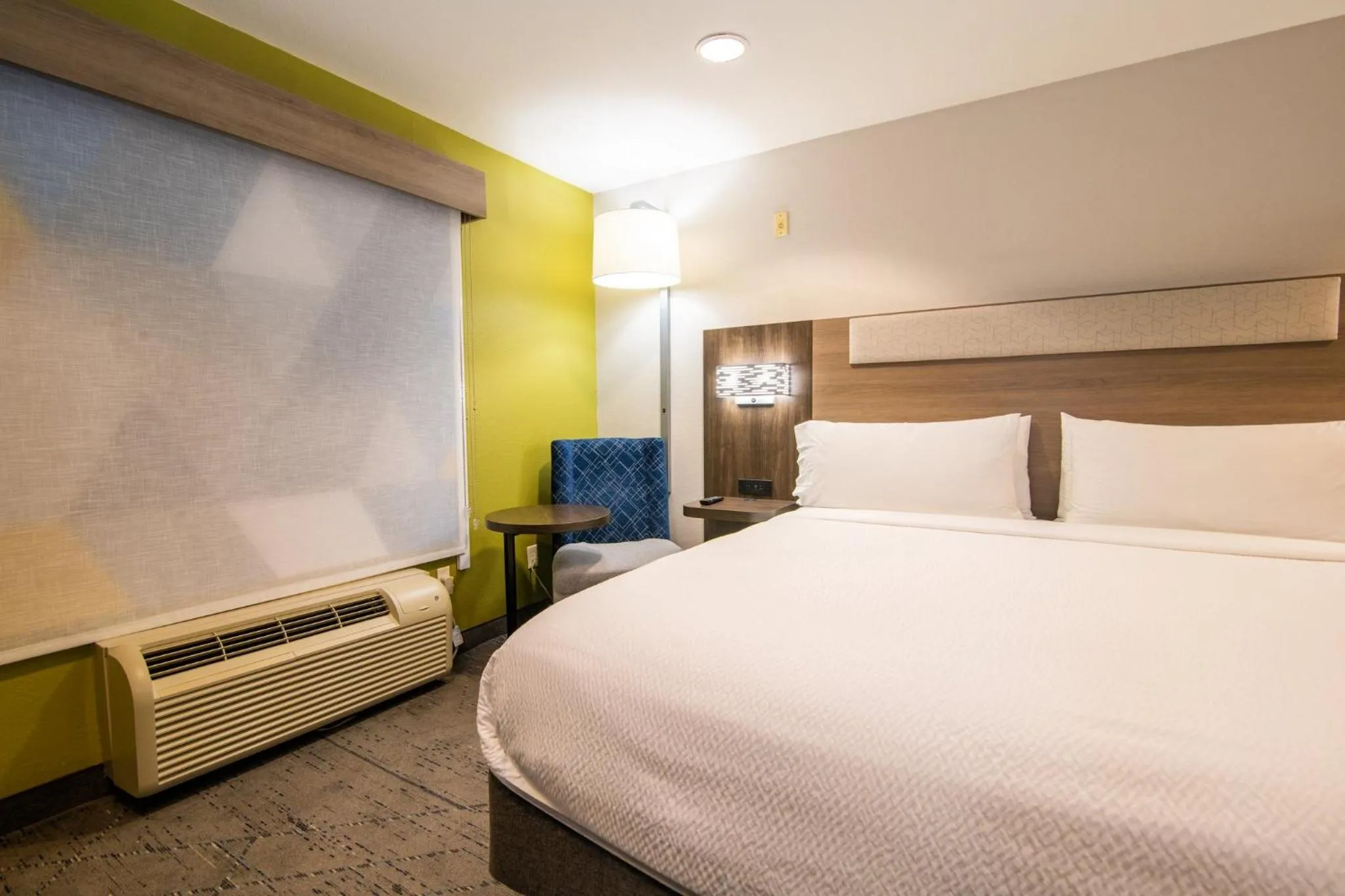 Photo of the whole room, Bed in Holiday Inn Express & Suites College Station by IHG