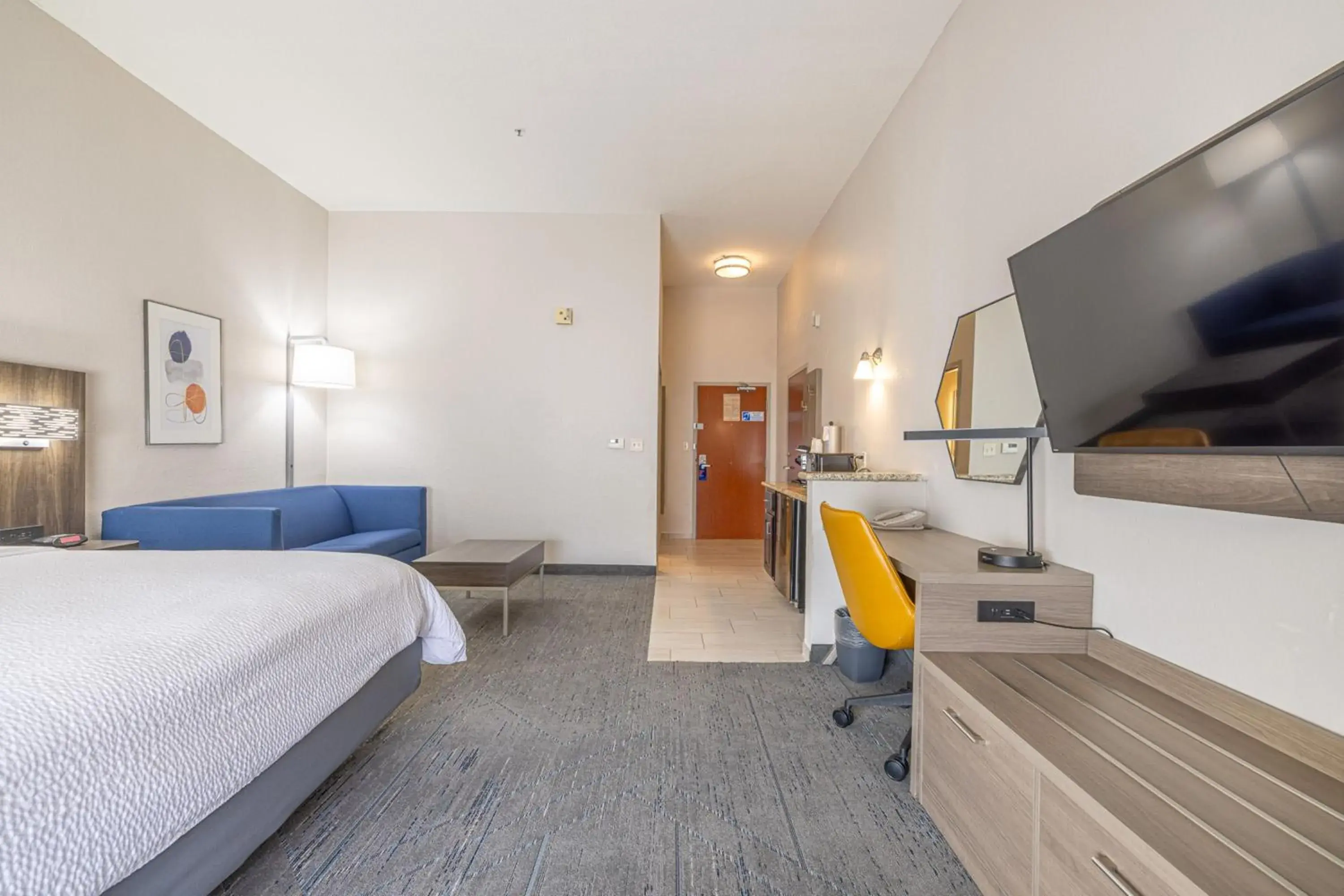 Bedroom, Bed in Holiday Inn Express & Suites College Station by IHG Bedroom, Bed in Holiday Inn Express & Suites College Station by IHG